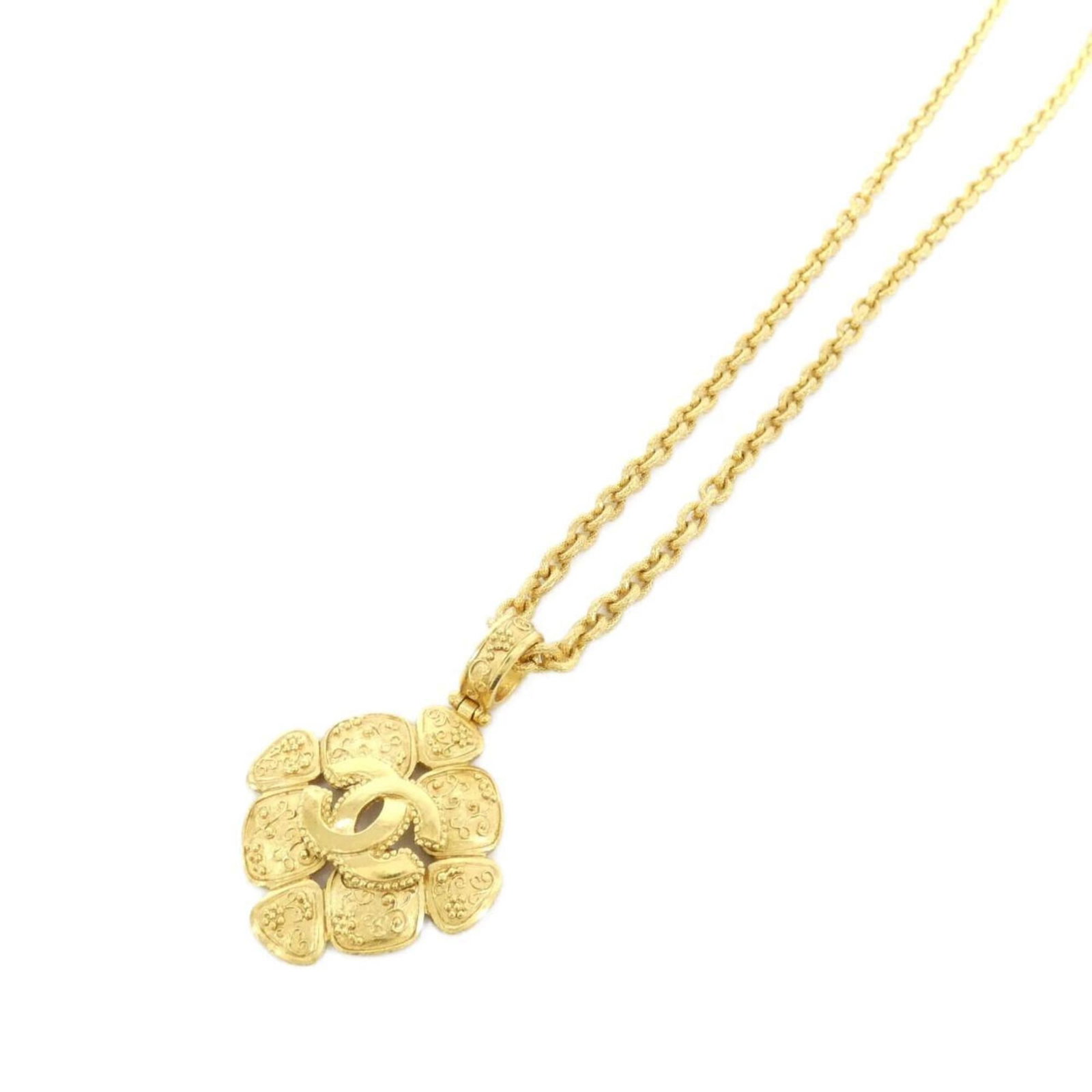 necklace Chanel: necklace Chanel A stunning Chanel gold necklace, boasting a classic design with a 70mm x 50mm pendant, adds a touch of timeless elegance to any outfit. With its 81.5cm chain circumference and A-grade