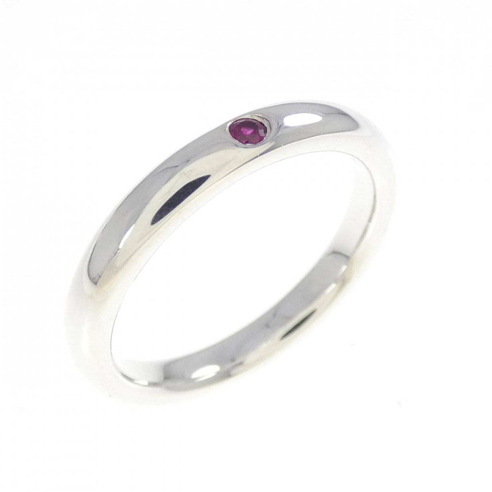 925 Tiffany Band Ring Silver: 925 Tiffany Band Ring Silver Elevate your style with this stunning 925 Tiffany band ring, showcasing a vibrant ruby stone set in sterling silver. This beautiful piece is not only a statement maker but