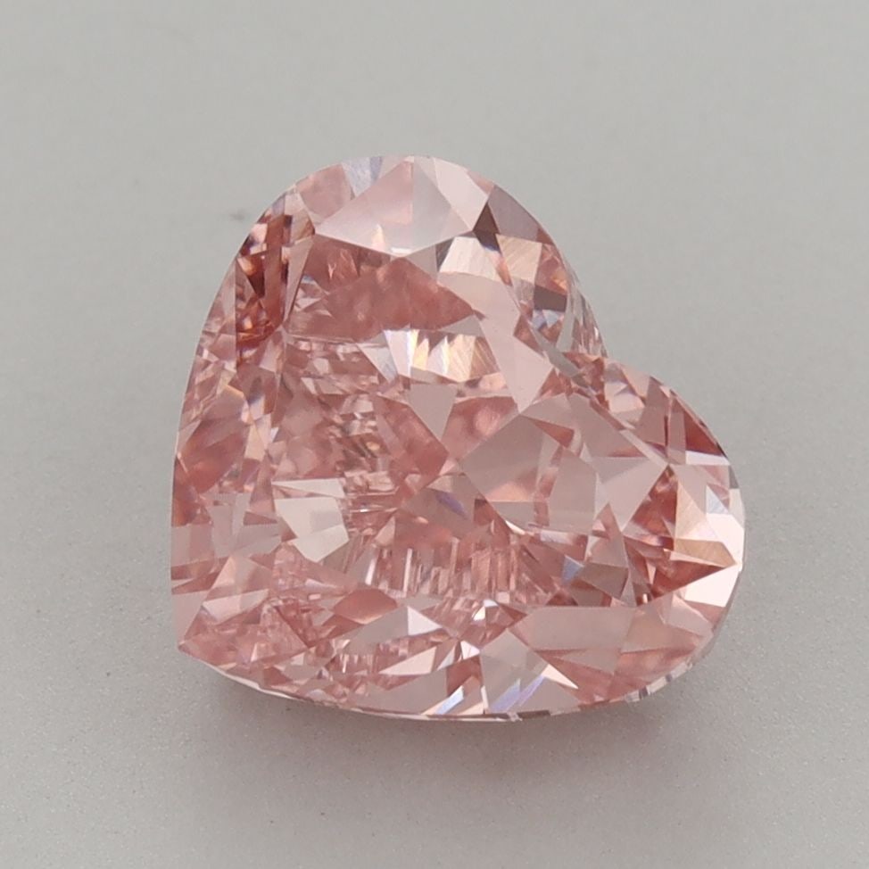 Loose Lab Diamond - IGI Heart 4.01ct Fancy Vivid Pink VVS2: Loose Lab Diamond - IGI Heart 4.01ct Fancy Vivid Pink VVS2 Experience the rare beauty of a lab-grown diamond, certified by the International Gemological Institute (IGI) as Fancy Vivid Pink, with excep
