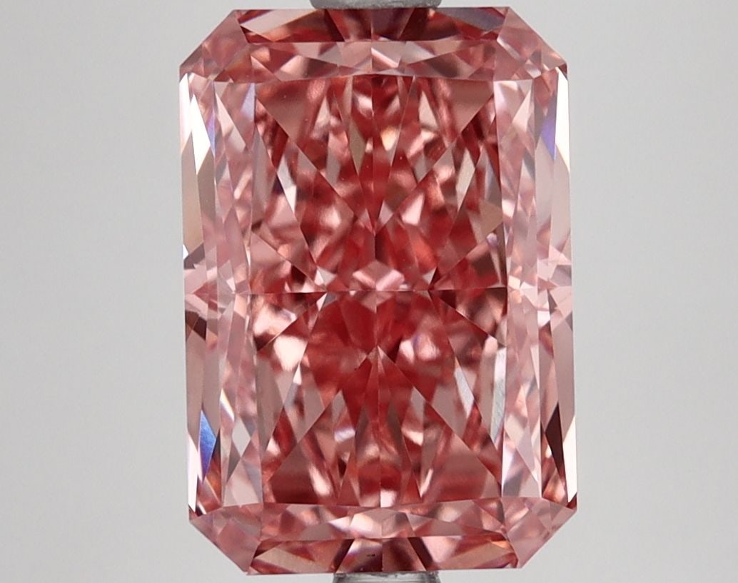 IGI Radiant 4.28ct Fancy Vivid Pink VVS2 Loose Lab Diamond: IGI Radiant 4.28ct Fancy Vivid Pink VVS2 Loose Lab Diamond Experience the rare beauty of a Fancy Vivid Pink diamond, one of the most coveted colors in the world of gemstones. This exquisite 4.28ct