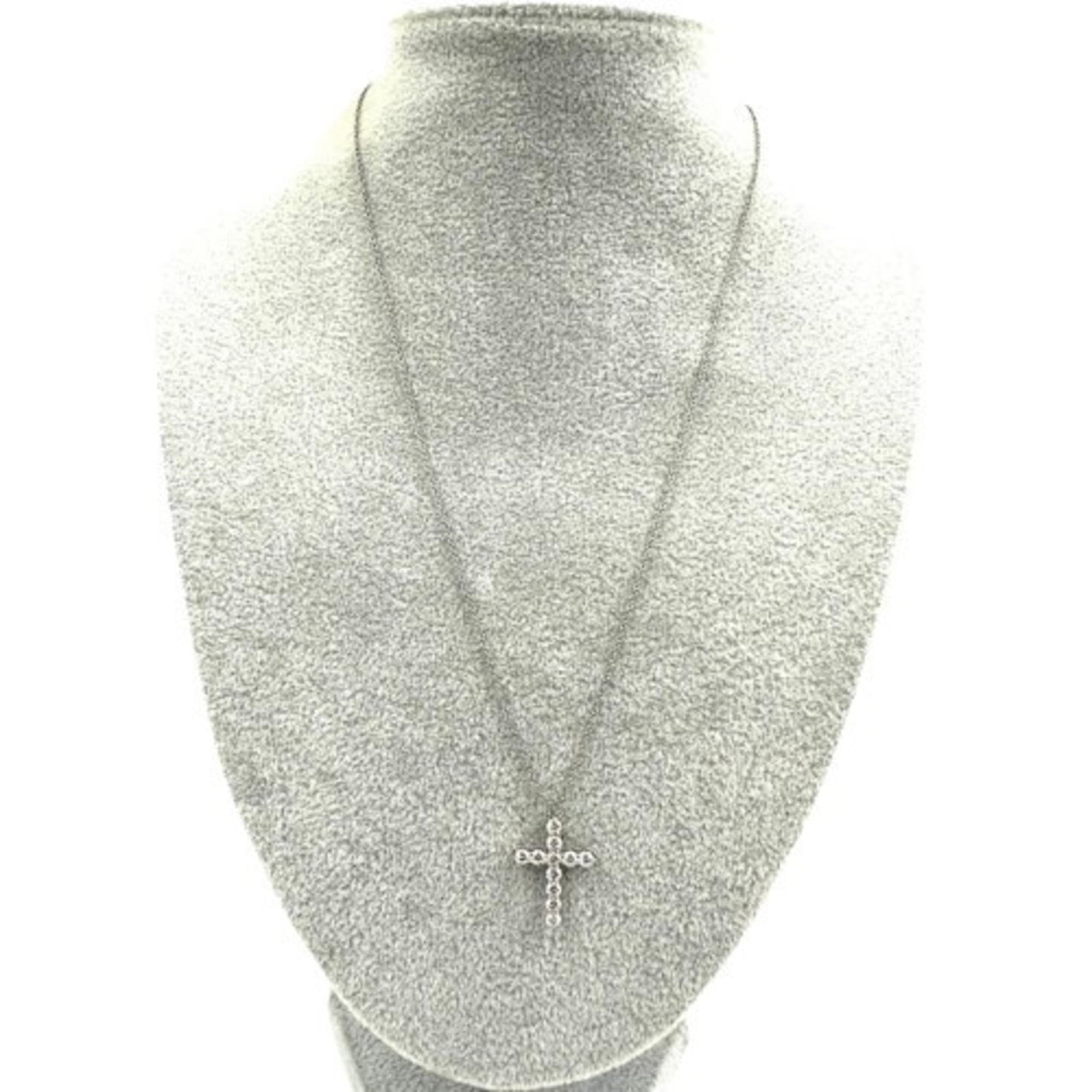 TIFFANY & CO. Pt950 Medium Cross Necklace: TIFFANY & CO. Pt950 Medium Cross Necklace Elegant and sophisticated, the Tiffany & Co. Pt950 Medium Cross Necklace is a timeless piece of jewelry that exudes refinement and luxury. With its platinum 9