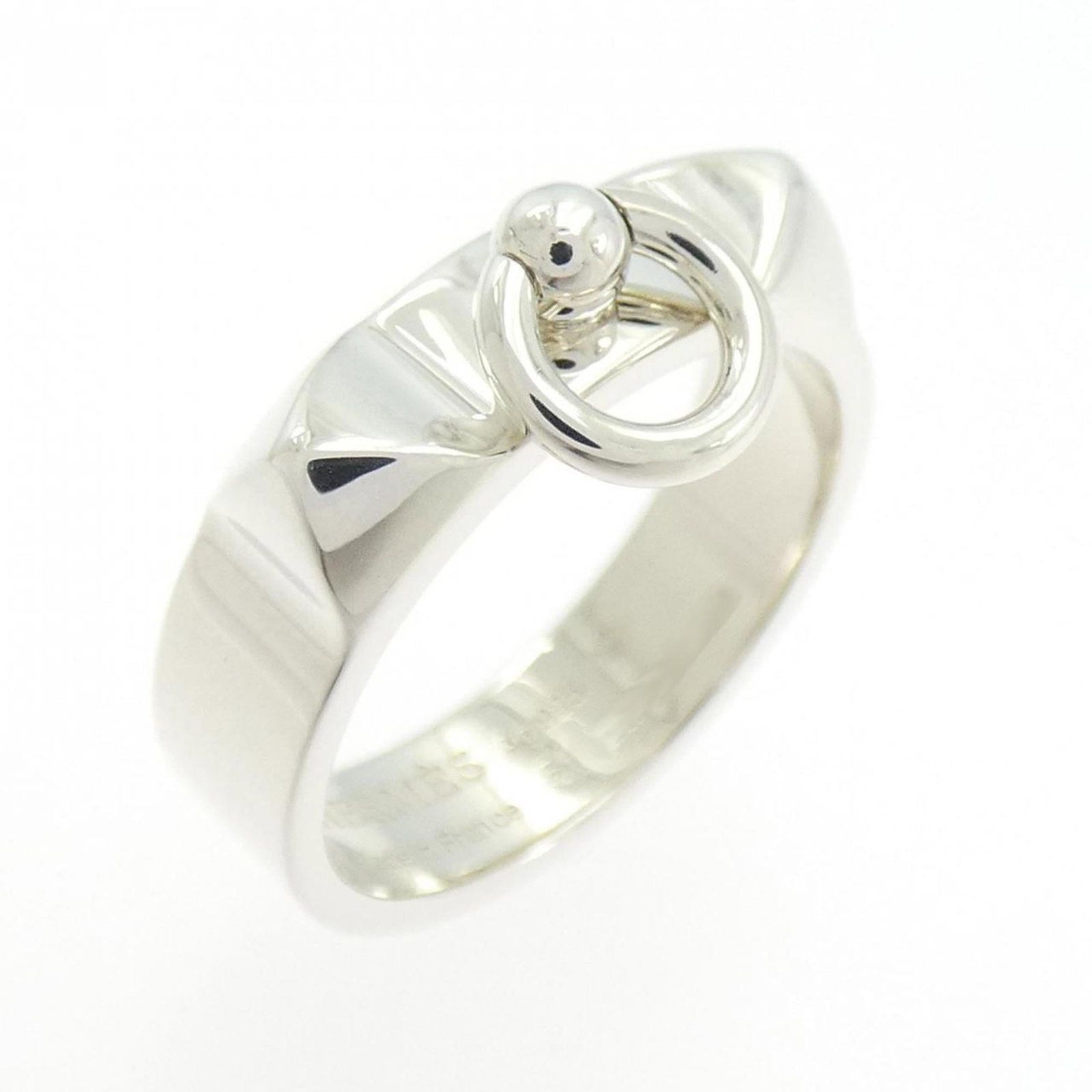 Ring Hermes Band: Ring Hermes Band A pre-owned Hermes band ring in sterling silver, perfect for adding an elegant touch to any outfit. With its sleek design and subtle details, this classic piece is sure to make a stat