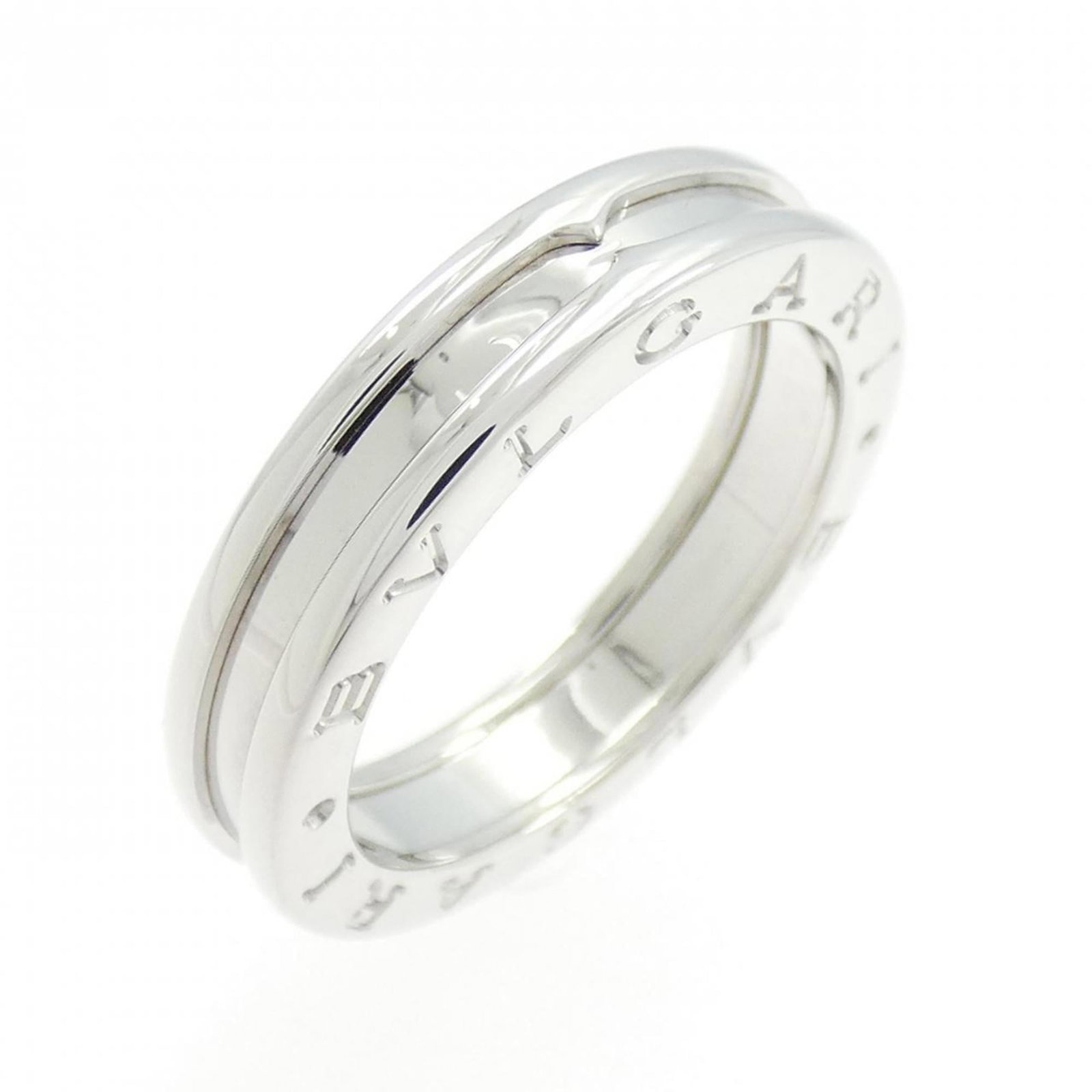 Bvlgari White Gold 18k Band Ring: Bvlgari White Gold 18k Band Ring A stunning Bvlgari white gold band ring, crafted from 18k precious metal, adds a touch of luxury to any wrist. With its sleek design and slender 4.8mm width, this eleg