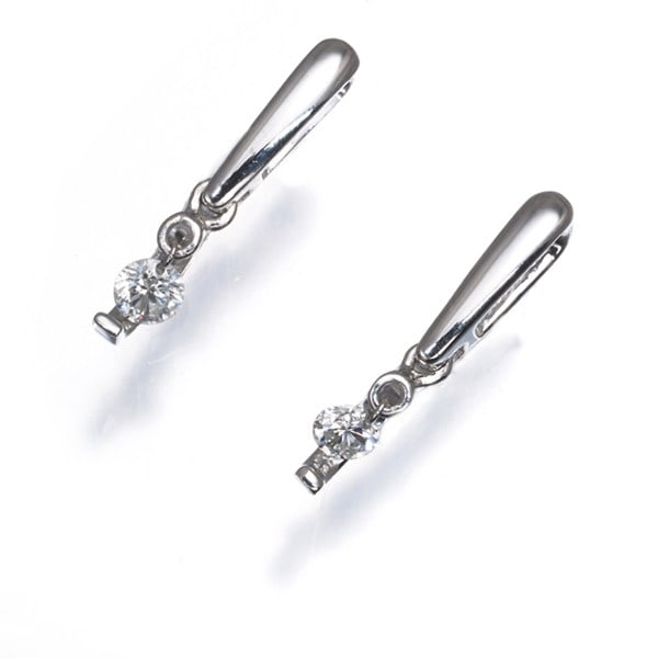 Estelle Earrings - 0.20ct Diamond Drop Solitaire in 18k White Gold: Estelle Earrings - 0.20ct Diamond Drop Solitaire in 18k White Gold Elevate your everyday style with these stunning Estelle earrings, featuring a 0.20ct natural diamond solitaire suspended from an eleg