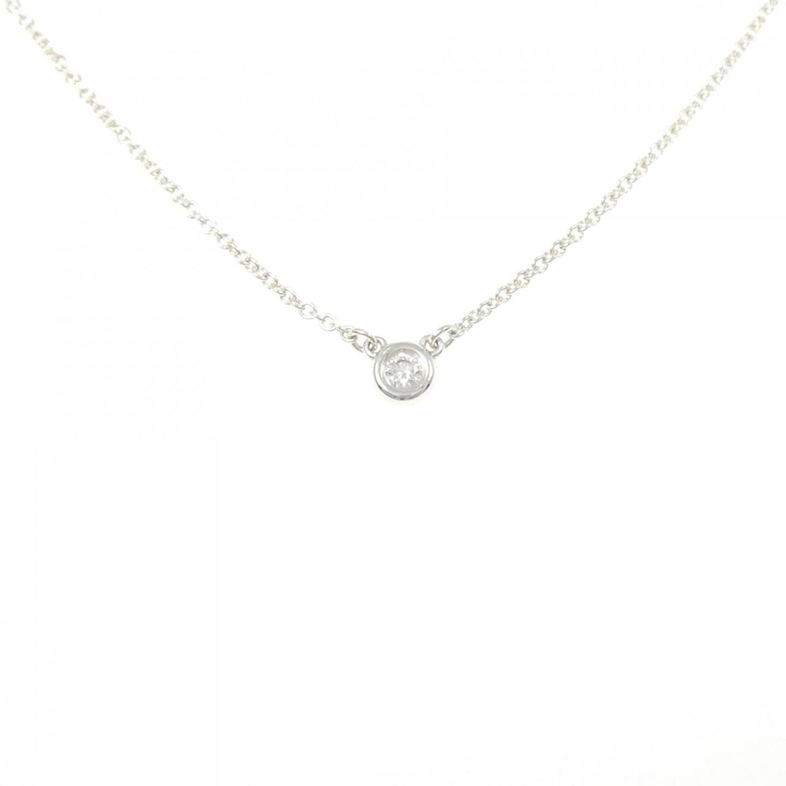 Necklace Tiffany By the Yard: Necklace Tiffany By the Yard Elegant and sophisticated, the Tiffany Necklace By the Yard boasts a stunning diamond pendant set in 925 silver, adding a touch of luxury to any outfit. With its classic