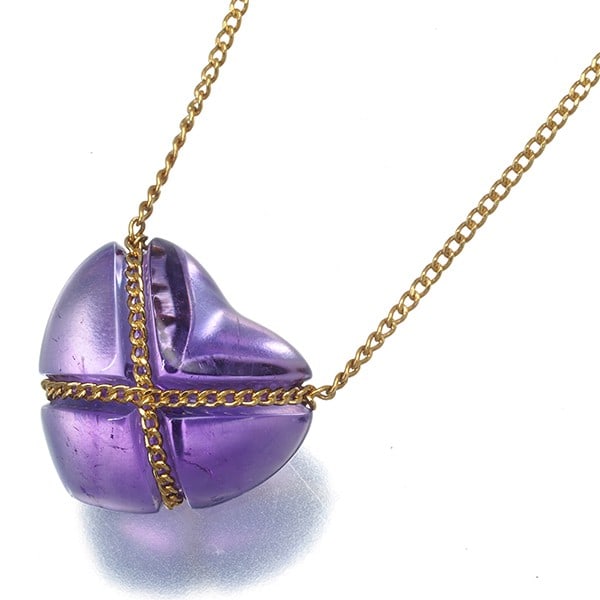 Gold Tiffany&Co. Necklace Amethyst Chain Cross Heart 18K 750 Yellow: Gold Tiffany&Co. Necklace Amethyst Chain Cross Heart 18K 750 Yellow Elevate your elegance with this stunning 18k yellow gold Tiffany & Co. necklace, boasting a natural amethyst stone at its center. Th