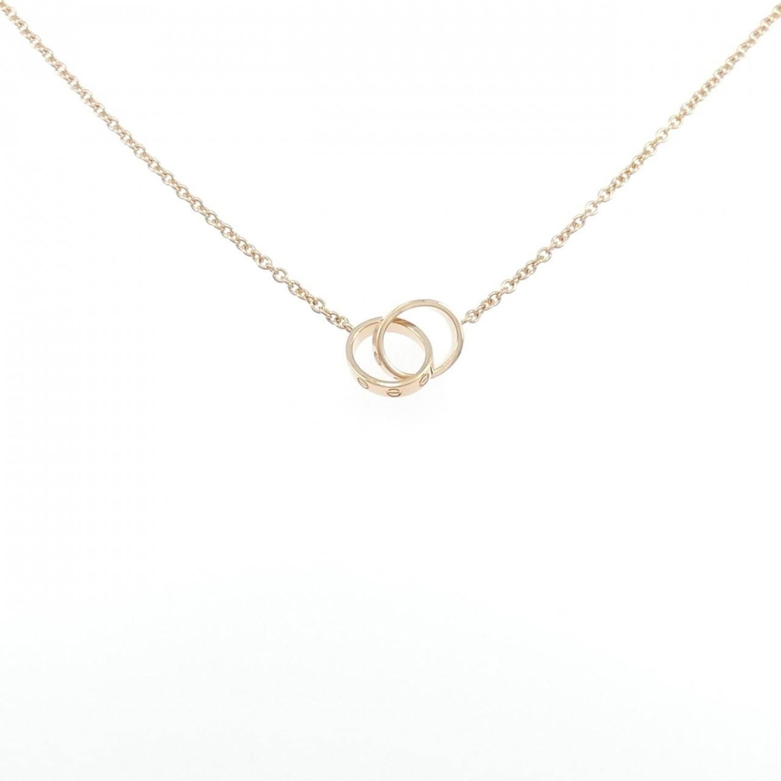 Necklace Cartier Baby Love: Necklace Cartier Baby Love The Cartier Baby Love necklace is a timeless and elegant accessory, crafted from 18K pink gold with a delicate chain that measures 44cm in circumference, perfect for everyda