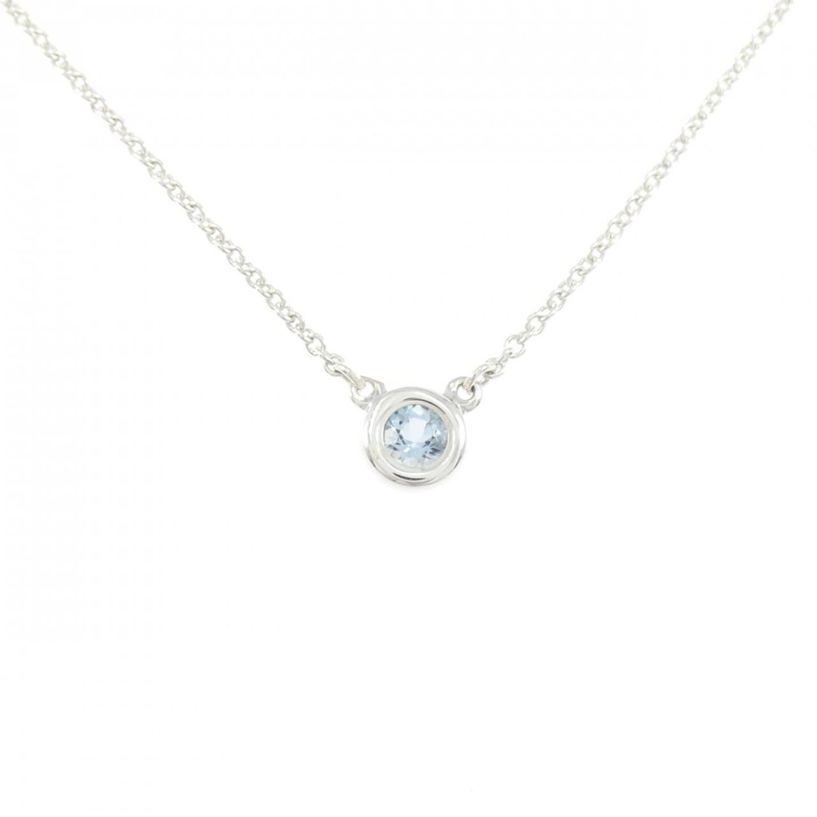 Necklace Tiffany By the Yard: Necklace Tiffany By the Yard Elegant and sophisticated, the Tiffany Necklace By the Yard is a timeless piece that shines with its 925 silver construction and stunning aquamarine pendant. With its clas