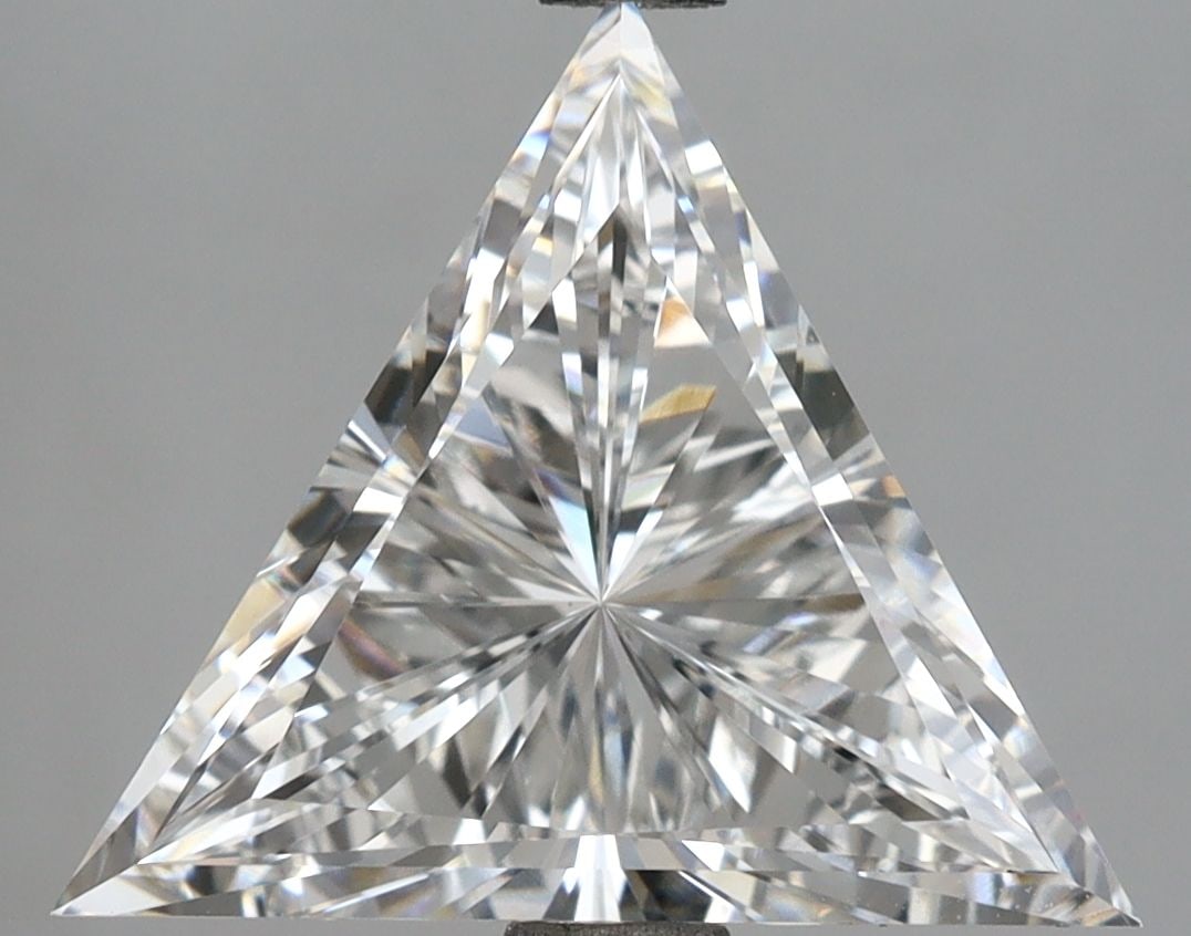Loose Lab Diamond - IGI Triangular 3.67ct E VVS2: Loose Lab Diamond - IGI Triangular 3.67ct E VVS2 Experience the brilliance of a lab-grown diamond, certified by the International Gemological Institute (IGI) as an E color, VVS2 clarity, and EX polish