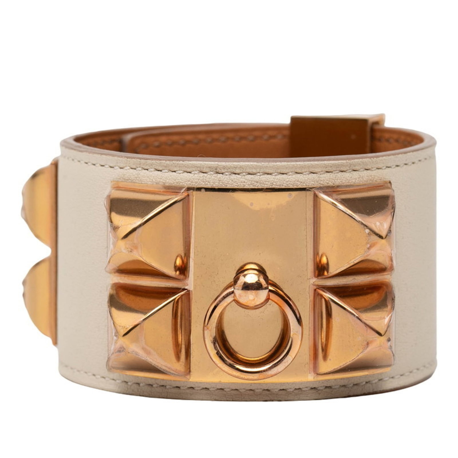 Hermes Swift Leather Charm Bracelet: Hermes Swift Leather Charm Bracelet A timeless and elegant accessory, the Hermes Swift Leather Charm Bracelet is crafted from luxurious swift leather in ivory, featuring a classic charm design that ex
