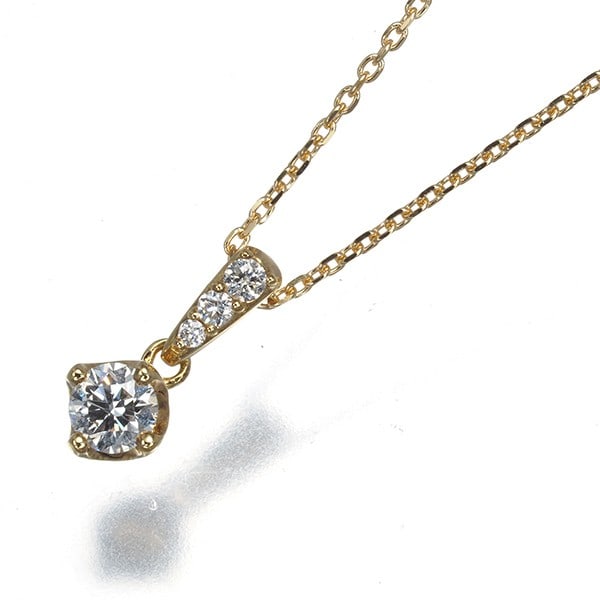 Gold Vendome Necklace Diamond 0.133Ct/ 0.02Ct 18K 750 Yellow: Gold Vendome Necklace Diamond 0.133Ct/ 0.02Ct 18K 750 Yellow Elevate your elegance with the stunning Vendome gold necklace, boasting a natural 0.133ct diamond pendant set against 18k yellow gold.