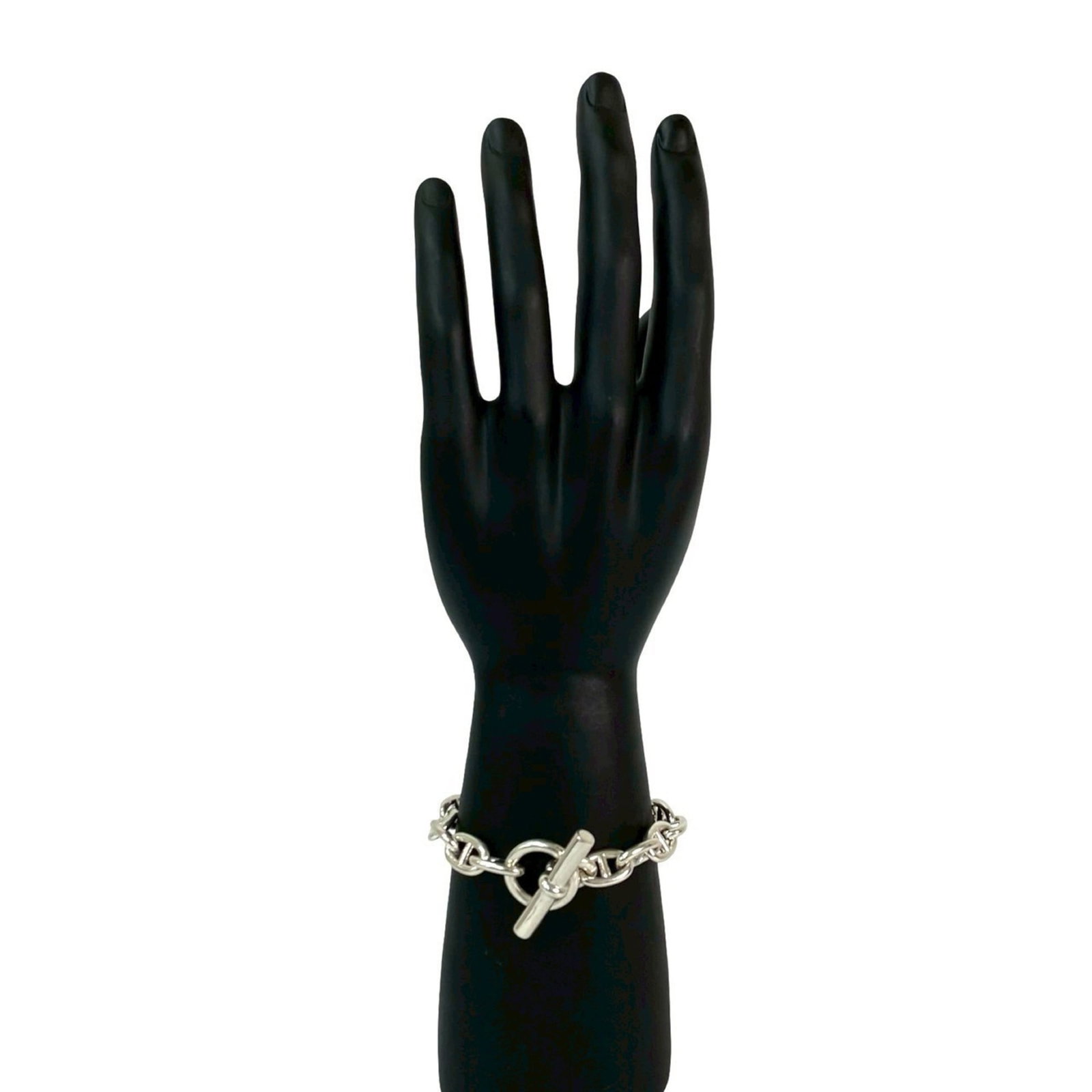 Hermes Silver 925 Charm Bracelet: Hermes Silver 925 Charm Bracelet A sleek and sophisticated charm bracelet from the renowned French fashion house Hermes, crafted from durable 925 silver that will add a touch of luxury to any outfit.