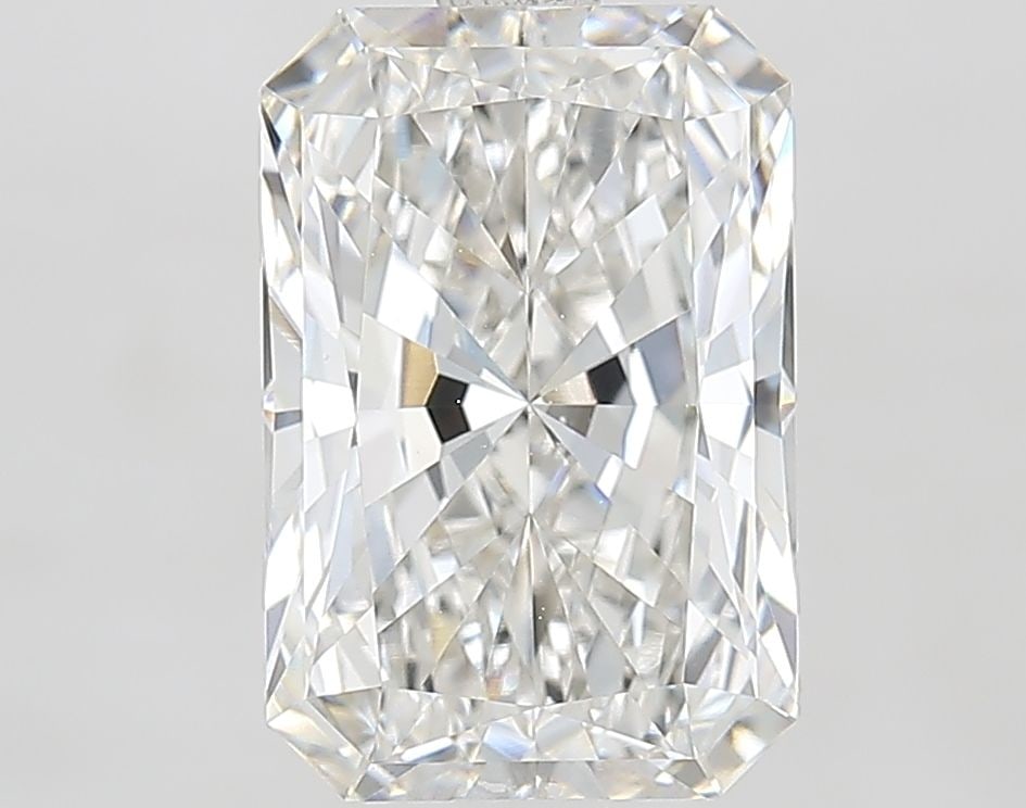 IGI Radiant 3.1ct G VVS2 Loose Lab Diamond: IGI Radiant 3.1ct G VVS2 Loose Lab Diamond Experience the brilliance of nature, without the environmental impact - this stunning 3.1ct IGI Radiant cut lab diamond boasts exceptional clarity (VVS2) and