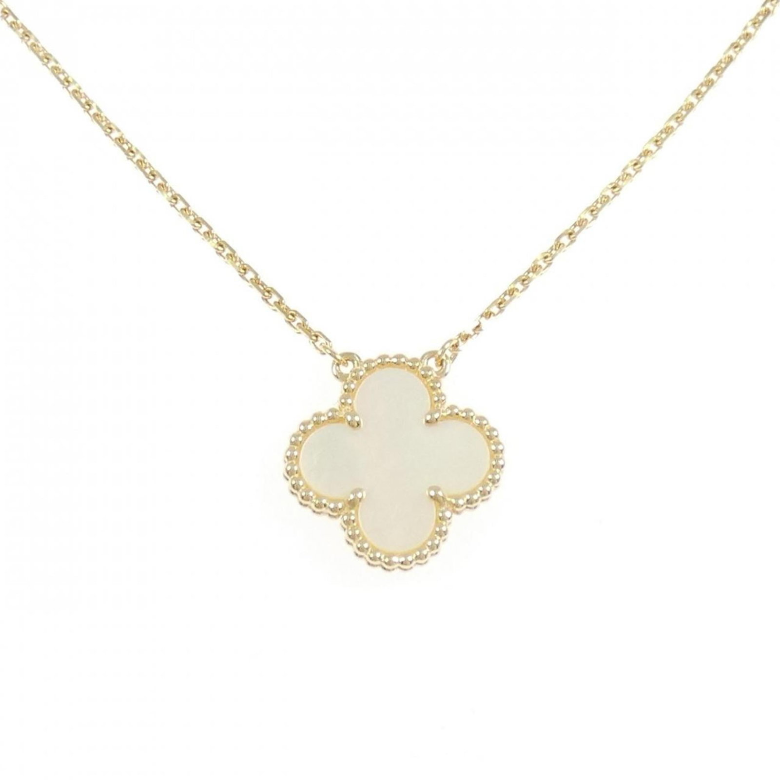Necklace Van Cleef & Arpels Vintage Alhambra: Necklace Van Cleef & Arpels Vintage Alhambra A stunning vintage piece from the iconic Alhambra collection, this Van Cleef & Arpels necklace boasts intricate details and timeless elegance. With its 18K