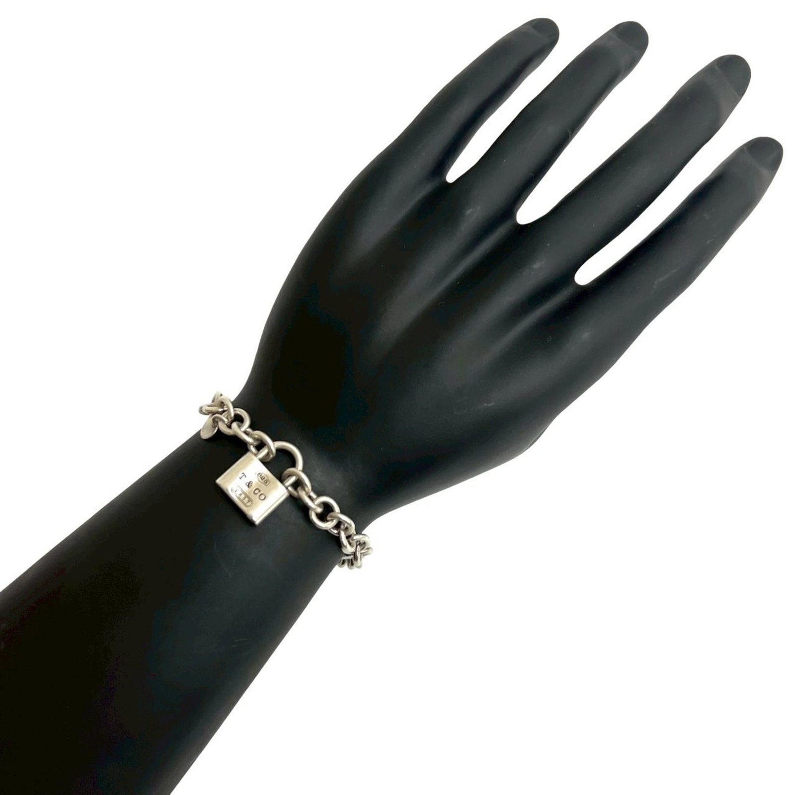 925 Tiffany Charm Bracelet Silver: 925 Tiffany Charm Bracelet Silver A beautiful 925 Tiffany charm bracelet, crafted from sterling silver and boasting a classic design that exudes timeless elegance. With its delicate length of 19.5cm,