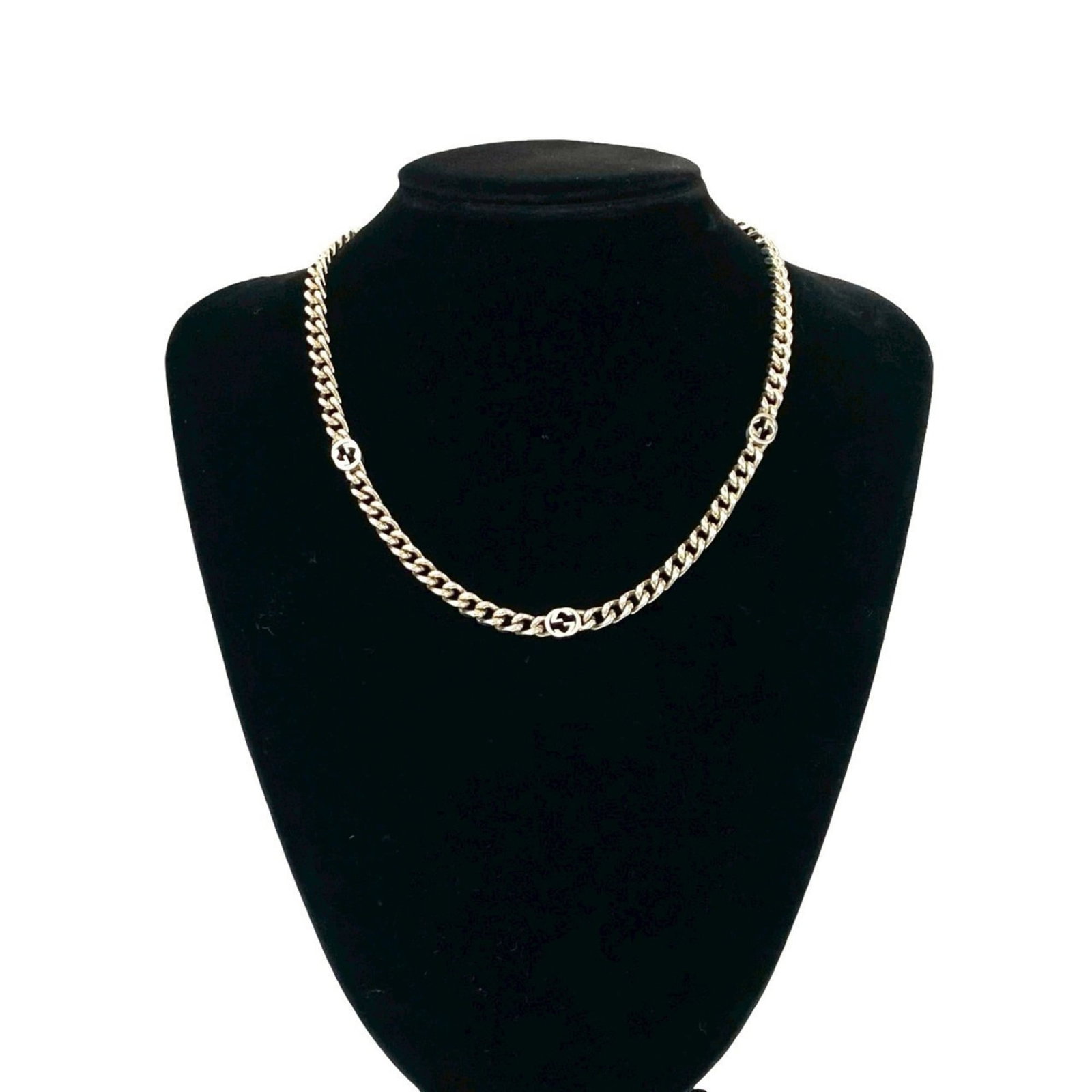 Gucci Interlocking G Silver 925 Choker Necklace: Gucci Interlocking G Silver 925 Choker Necklace Elevate your style with the iconic Gucci Interlocking G silver choker necklace, crafted from high-quality 925 sterling silver and featuring the signatur