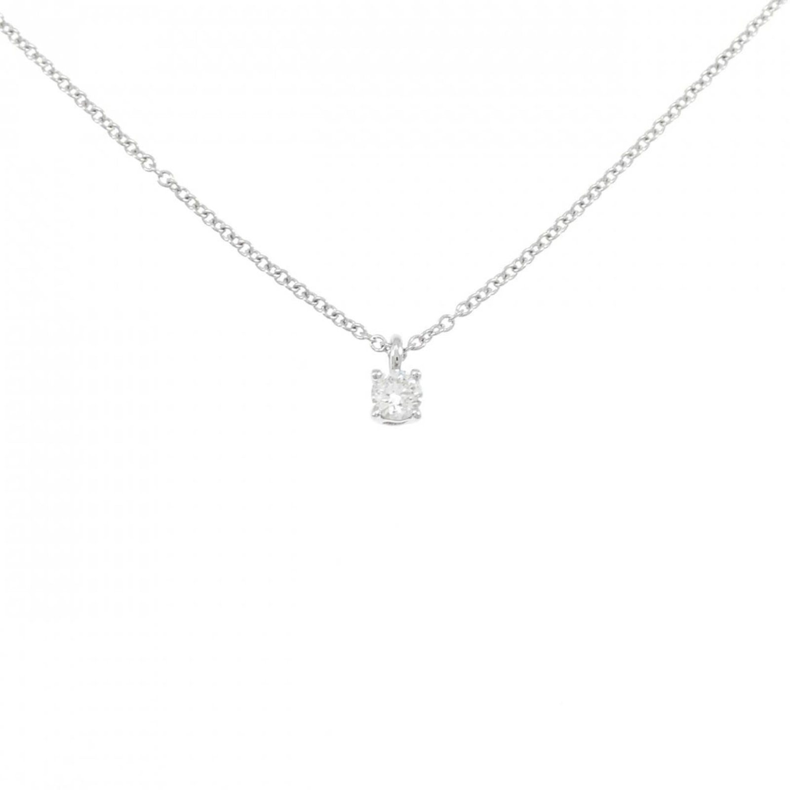 Necklace Tiffany Solitaire: Necklace Tiffany Solitaire Elevate your elegance with the iconic Tiffany Solitaire necklace, boasting a stunning platinum diamond pendant that shines bright against its sleek 41cm chain. This timeless