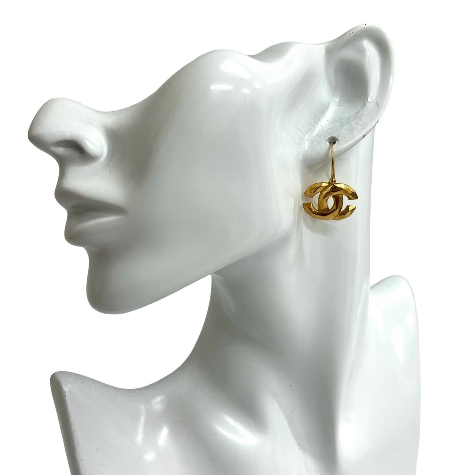 Chanel Stud Earrings in Gold Plating: Chanel Stud Earrings in Gold Plating Elevate your everyday style with these stunning Chanel stud earrings in gold plating, featuring the iconic brand's signature sleek design and luxurious finish. Wit