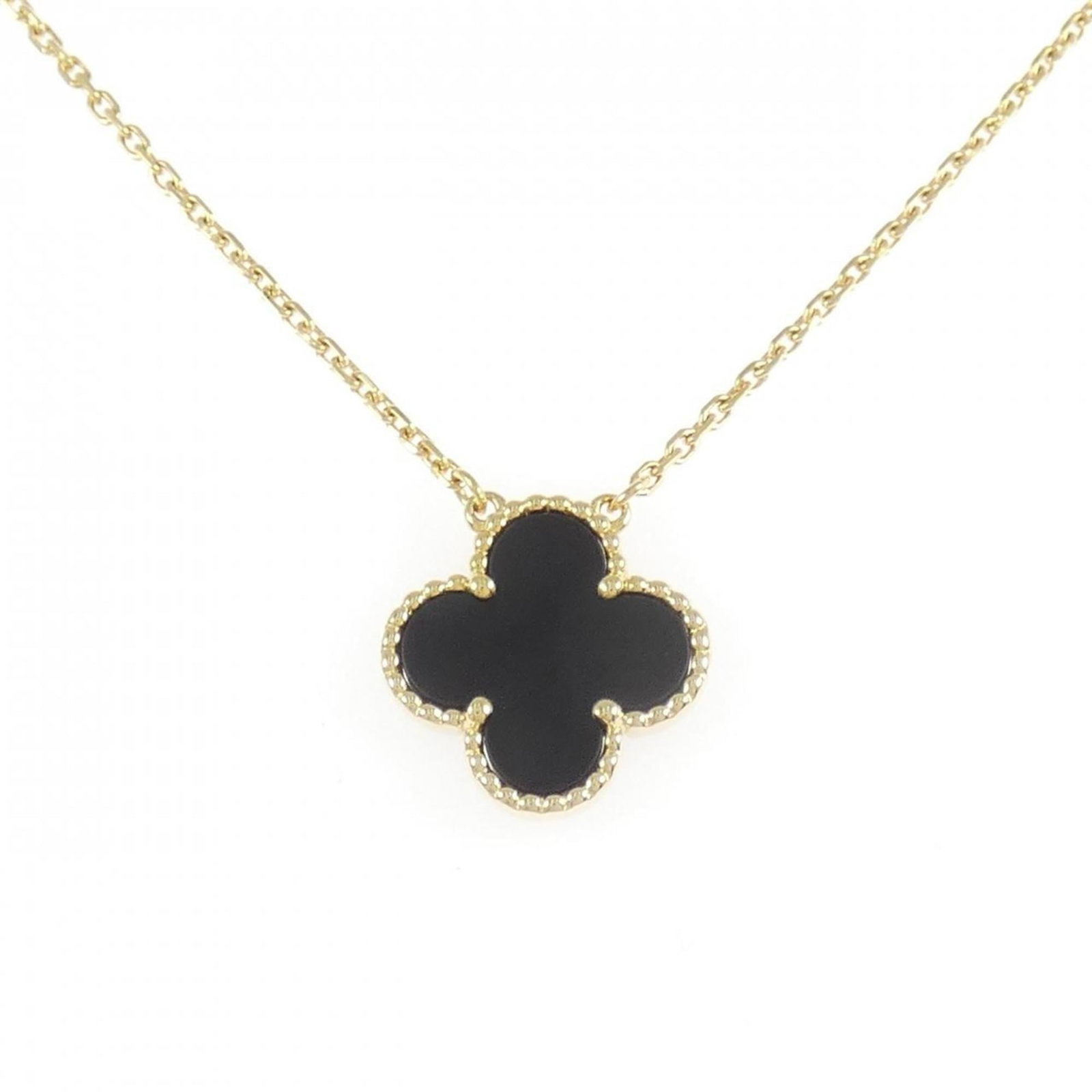 Necklace Van Cleef & Arpels Vintage Alhambra: Necklace Van Cleef & Arpels Vintage Alhambra A stunning vintage Van Cleef & Arpels Alhambra necklace, crafted in 18K yellow gold and adorned with a striking black onyx stone, adds a touch of timeless