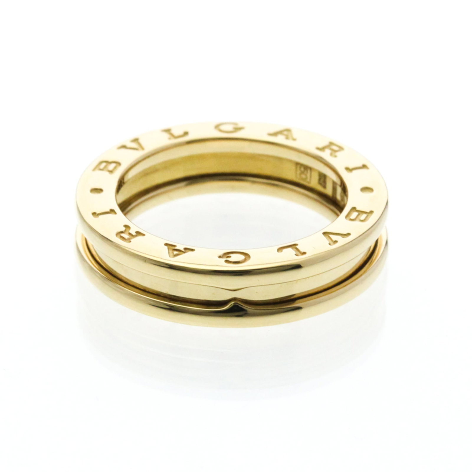 Bvlgari 18k Yellow Gold Band Ring: Bvlgari 18k Yellow Gold Band Ring Elevate your style with the iconic Bvlgari 18k yellow gold band ring, crafted from high-quality 18k gold for a luxurious touch. This timeless fashion piece boasts a s
