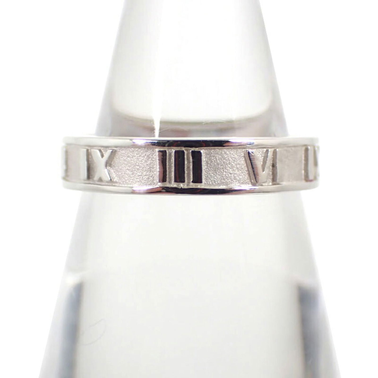 Sterling Silver 925 Tiffany Band Ring: Sterling Silver 925 Tiffany Band Ring A beautiful and understated sterling silver band ring from Tiffany, crafted with 925 quality, adds a touch of elegance to any outfit. With its classic design and