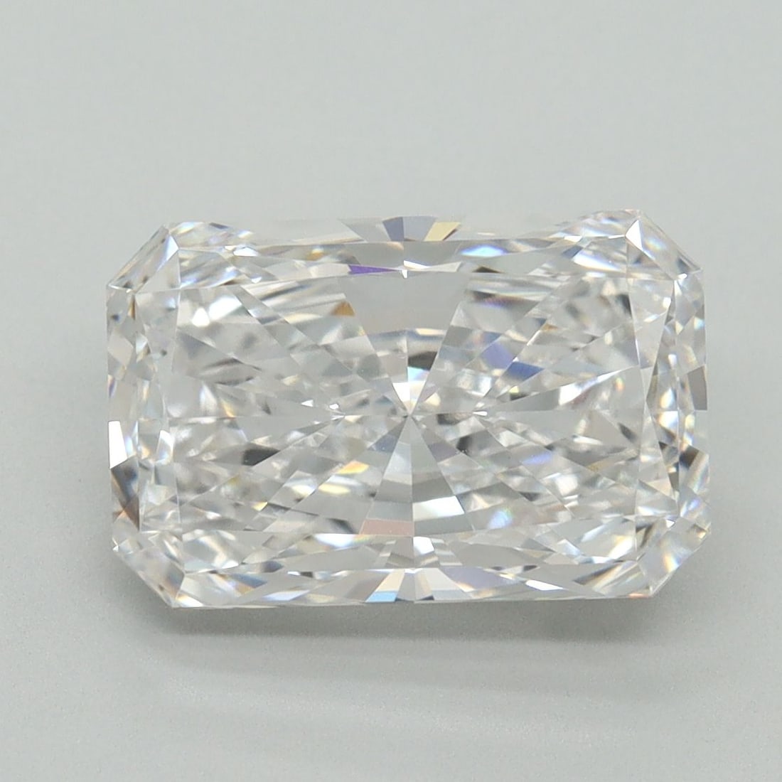 IGI Radiant 4.09ct D VVS2 Loose Lab Diamond: IGI Radiant 4.09ct D VVS2 Loose Lab Diamond Experience the brilliance of a lab-grown diamond, certified by IGI as a stunning 4.09ct D VVS2 loose gemstone. With its exceptional cut, color, and clarity,