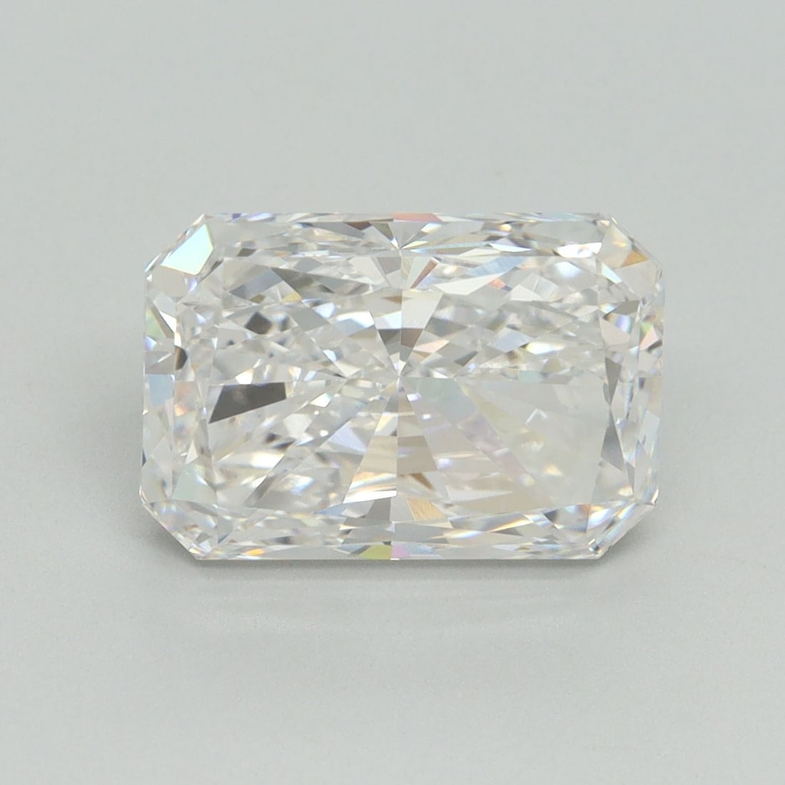 IGI Radiant 4.16ct D VVS2 Loose Lab Diamond: IGI Radiant 4.16ct D VVS2 Loose Lab Diamond Experience the brilliance of nature's own masterpiece, a lab-grown diamond that rivals its mined counterparts in every way. This stunning 4.16ct IGI Radiant