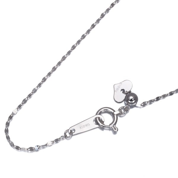18k White Gold Petal Chain Necklace (45cm): 18k White Gold Petal Chain Necklace (45cm) Elegant and sophisticated, this 18k white gold petal chain necklace is a true showstopper. Crafted from high-quality Japanese metal, its delicate 45cm length