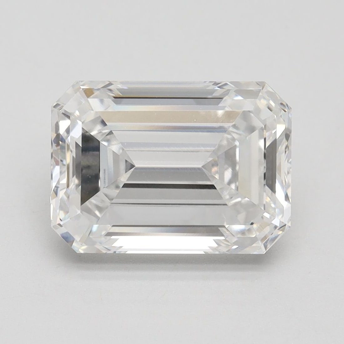 Loose Lab Diamond - IGI Emerald 4.08ct E VVS2: Loose Lab Diamond - IGI Emerald 4.08ct E VVS2 A rare and exceptional lab-grown diamond, certified by the International Gemological Institute (IGI), boasts an impressive 4.08 carats of vibrant E color