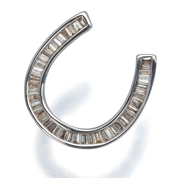 Brown Diamond 0.22ct Tapered Cut Horseshoe Pendant in 18k White Gold: Brown Diamond 0.22ct Tapered Cut Horseshoe Pendant in 18k White Gold Elevate your style with this stunning 0.22ct brown diamond horseshoe pendant, set in 18k white gold. The natural, tapered cut of th