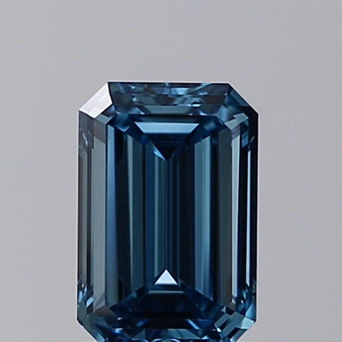 Loose Lab Diamond - IGI Emerald 0.9ct Fancy Vivid Blue VVS2: Loose Lab Diamond - IGI Emerald 0.9ct Fancy Vivid Blue VVS2 Experience the rare beauty of a Fancy Vivid Blue lab diamond, certified by the International Gemological Institute (IGI) as VVS2 clarity