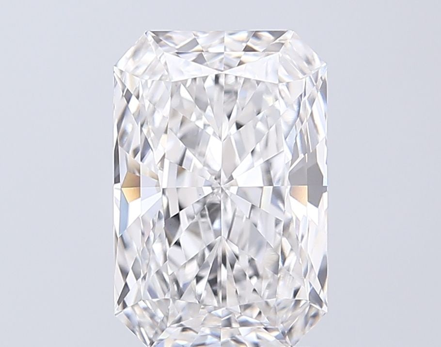 IGI Radiant 4.02ct D VVS2 Loose Lab Diamond: IGI Radiant 4.02ct D VVS2 Loose Lab Diamond Experience the brilliance of nature, without the environmental impact, with this stunning 4.02ct IGI Radiant cut lab diamond. Certified VVS2 clarity and exc