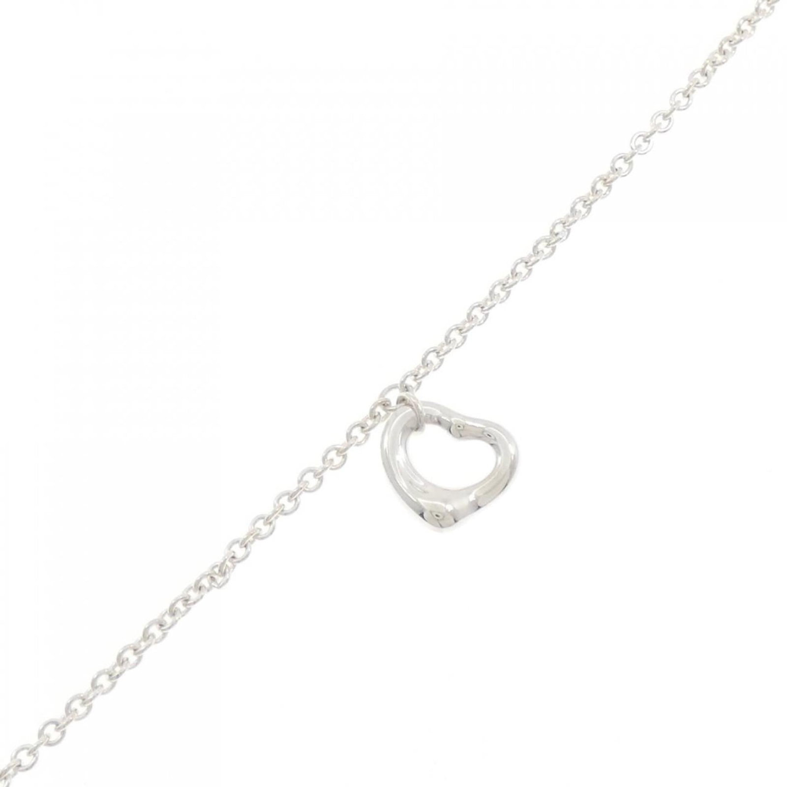 925 Tiffany Charm Bracelet Silver: 925 Tiffany Charm Bracelet Silver A beautiful 925 Tiffany charm bracelet in excellent condition, with its sterling silver finish and delicate design making it a timeless accessory for any woman. With