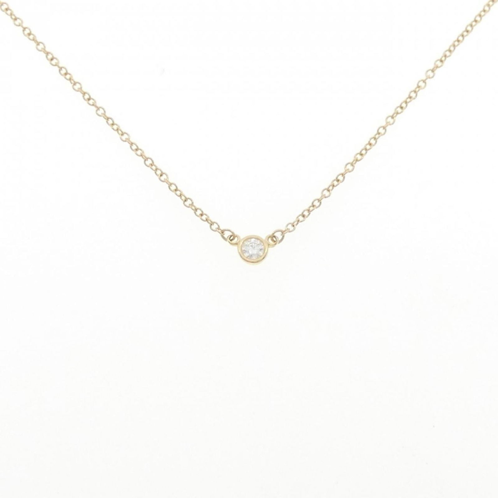 Necklace Tiffany By the Yard: Necklace Tiffany By the Yard Elegant and sophisticated, the Tiffany Necklace By the Yard boasts 18K yellow gold and a stunning diamond pendant, creating a timeless piece that exudes luxury and refinem