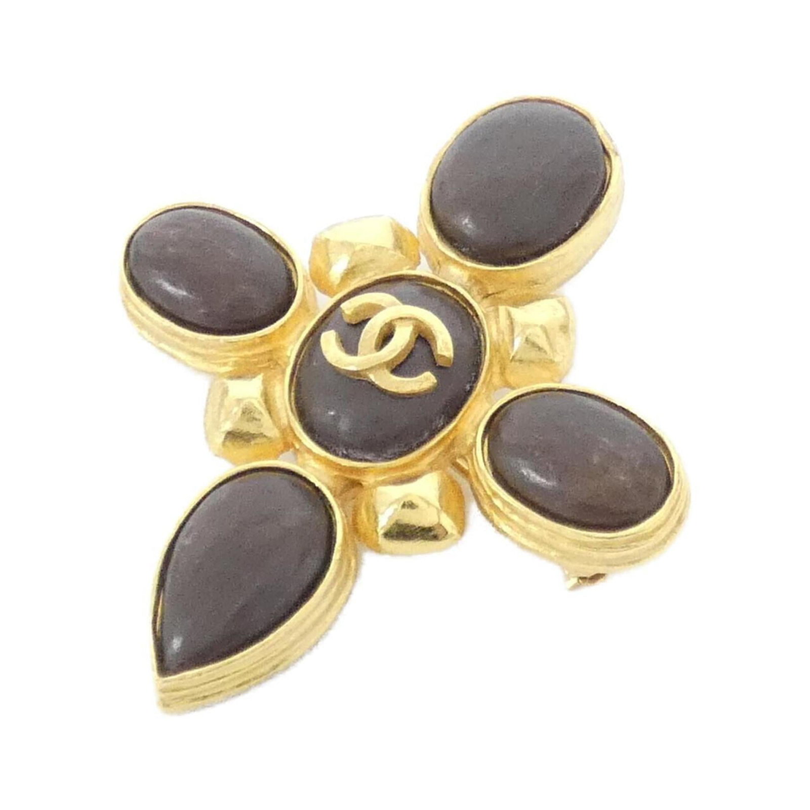 Brooch Chanel: Brooch Chanel A luxurious Chanel brooch, boasting a timeless design with brown and gold tones, adds a touch of sophistication to any outfit. With its compact 6.5cm size, this elegant piece is perfect