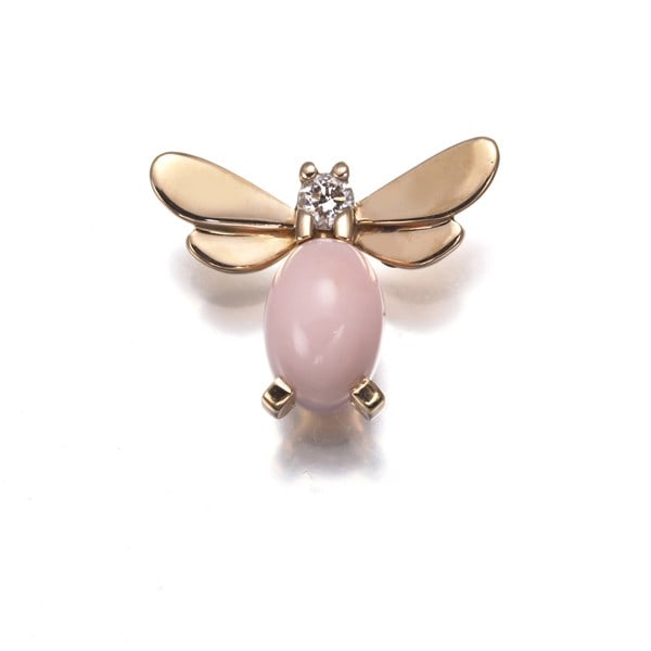 Pg Chaumet Single Earring Pink Opal Diamond Attrape-Moi Bee 18K: Pg Chaumet Single Earring Pink Opal Diamond Attrape-Moi Bee 18K Elevate your elegance with the stunning Pg Chaumet single earring, showcasing a natural pink opal surrounded by 18k rose gold and adorne