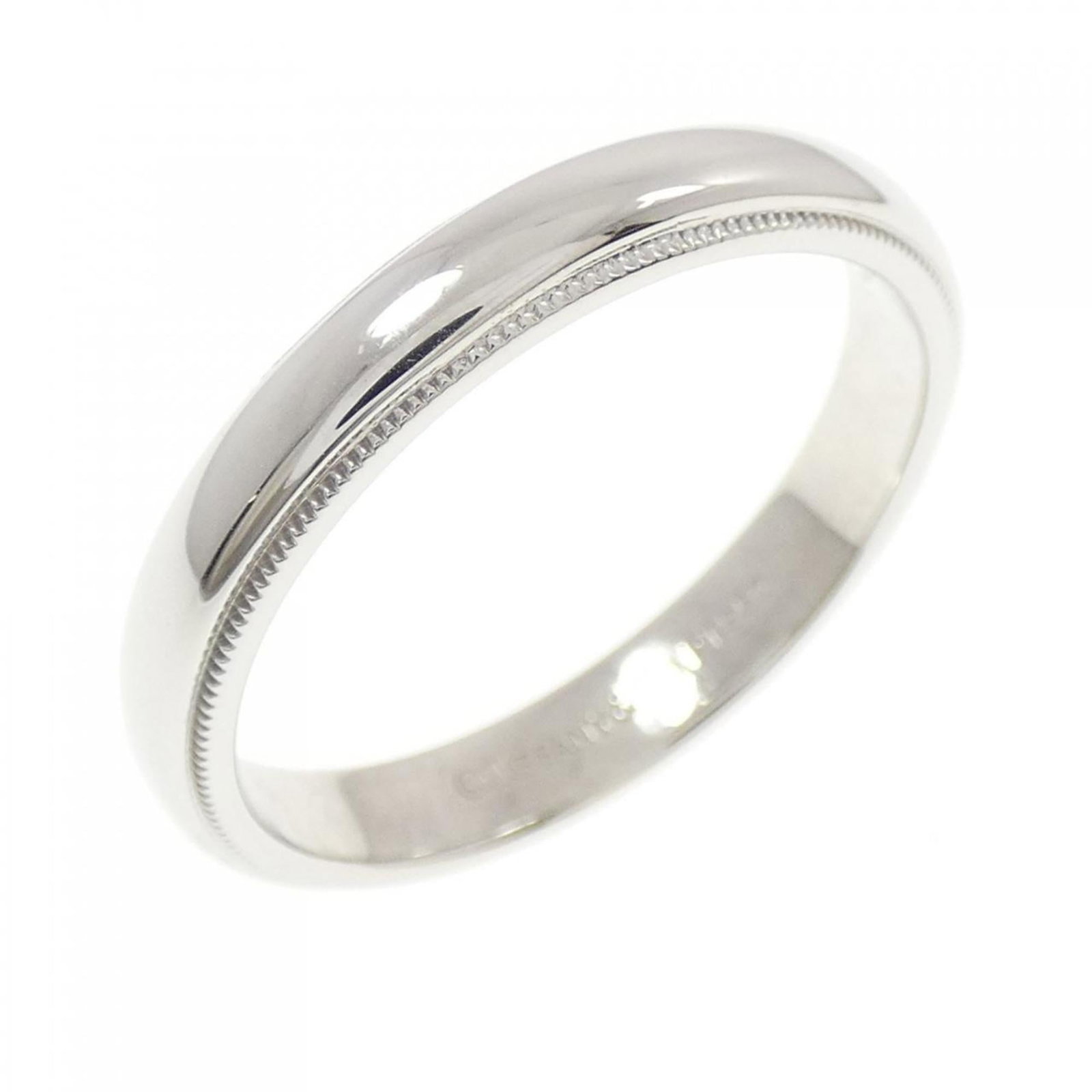 950 Tiffany Band Ring Platinum: 950 Tiffany Band Ring Platinum A stunning platinum band ring from Tiffany, crafted with 950 purity for maximum durability and shine. With its sleek design and slender width of just 3.9mm, this versati