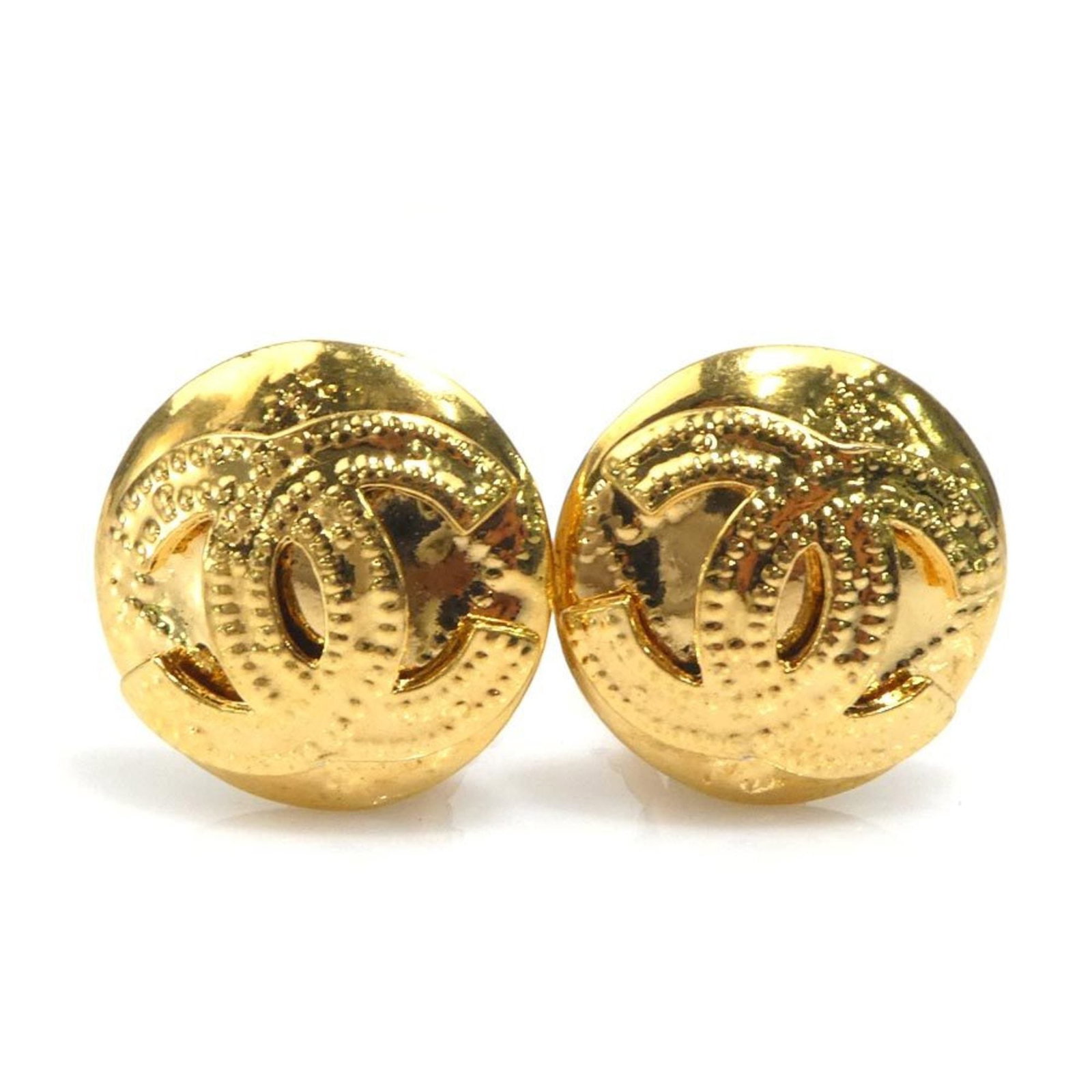 Chanel Clip Earrings in Metal: Chanel Clip Earrings in Metal Add a touch of timeless elegance to your outfit with these iconic Chanel clip earrings in gold metal. With their sleek design and classic style, they're perfect for dress