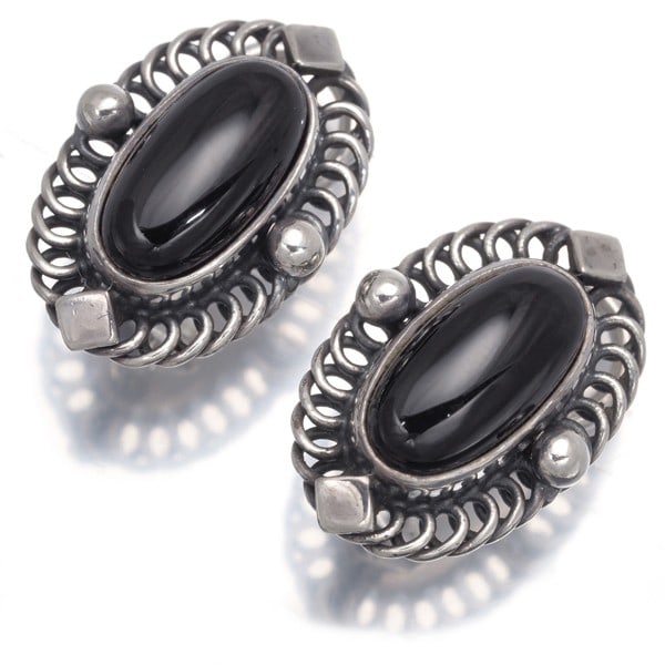 Georg Jensen Onyx Earrings (Sterling Silver, 2004): Georg Jensen Onyx Earrings (Sterling Silver, 2004) Elevate your understated elegance with these exquisite Georg Jensen Onyx earrings, crafted from sterling silver and adorned with a natural onyx stone