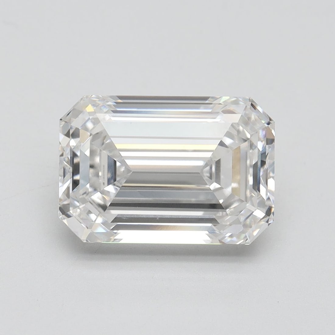 Loose Lab Diamond - IGI Emerald 4.17ct E VVS2: Loose Lab Diamond - IGI Emerald 4.17ct E VVS2 A rare and exceptional gem, this 4.17ct IGI Emerald-cut lab diamond boasts an impressive clarity grade of VVS2, paired with a vibrant color of E and flawl