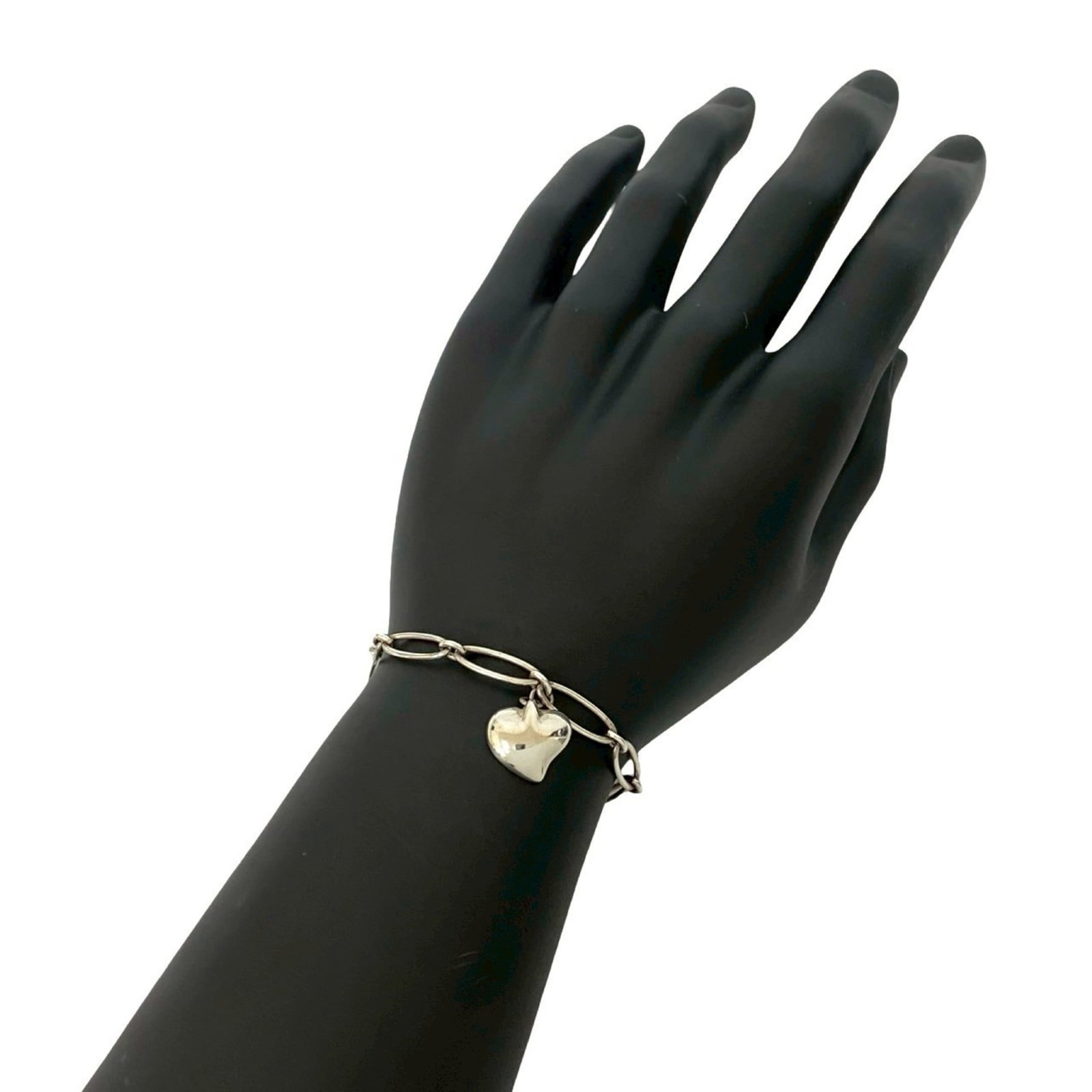 925 Tiffany Charm Bracelet Silver: 925 Tiffany Charm Bracelet Silver A beautiful 925 Tiffany charm bracelet, crafted from sterling silver and boasting a classic design that exudes timeless elegance. With its 18.5cm length and subtle si