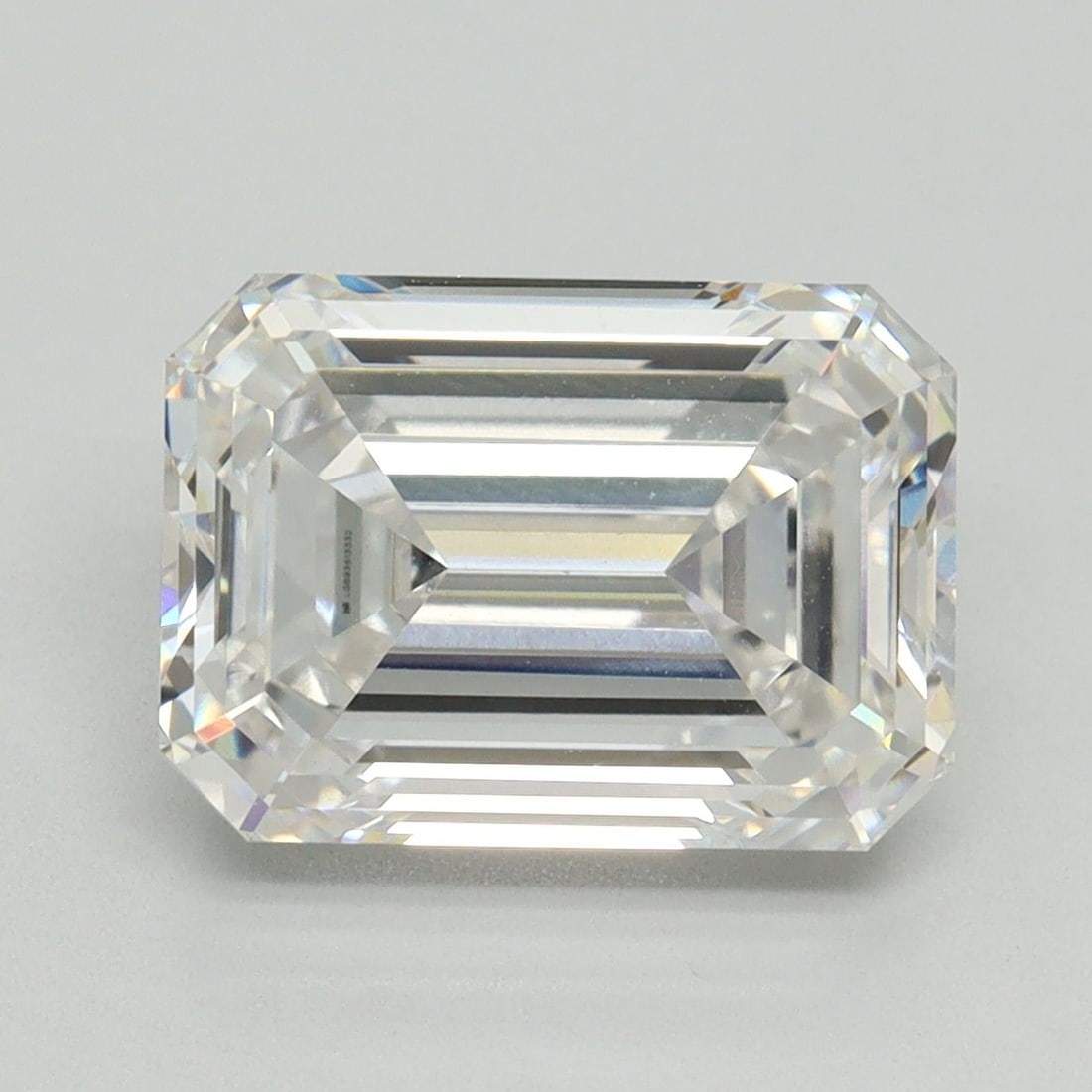 Loose Lab Diamond - IGI Emerald 4.19ct E VVS2: Loose Lab Diamond - IGI Emerald 4.19ct E VVS2 A rare and exceptional lab-grown diamond, certified by the International Gemological Institute (IGI) as an I VVS2 Emerald cut, boasting a vibrant color gr