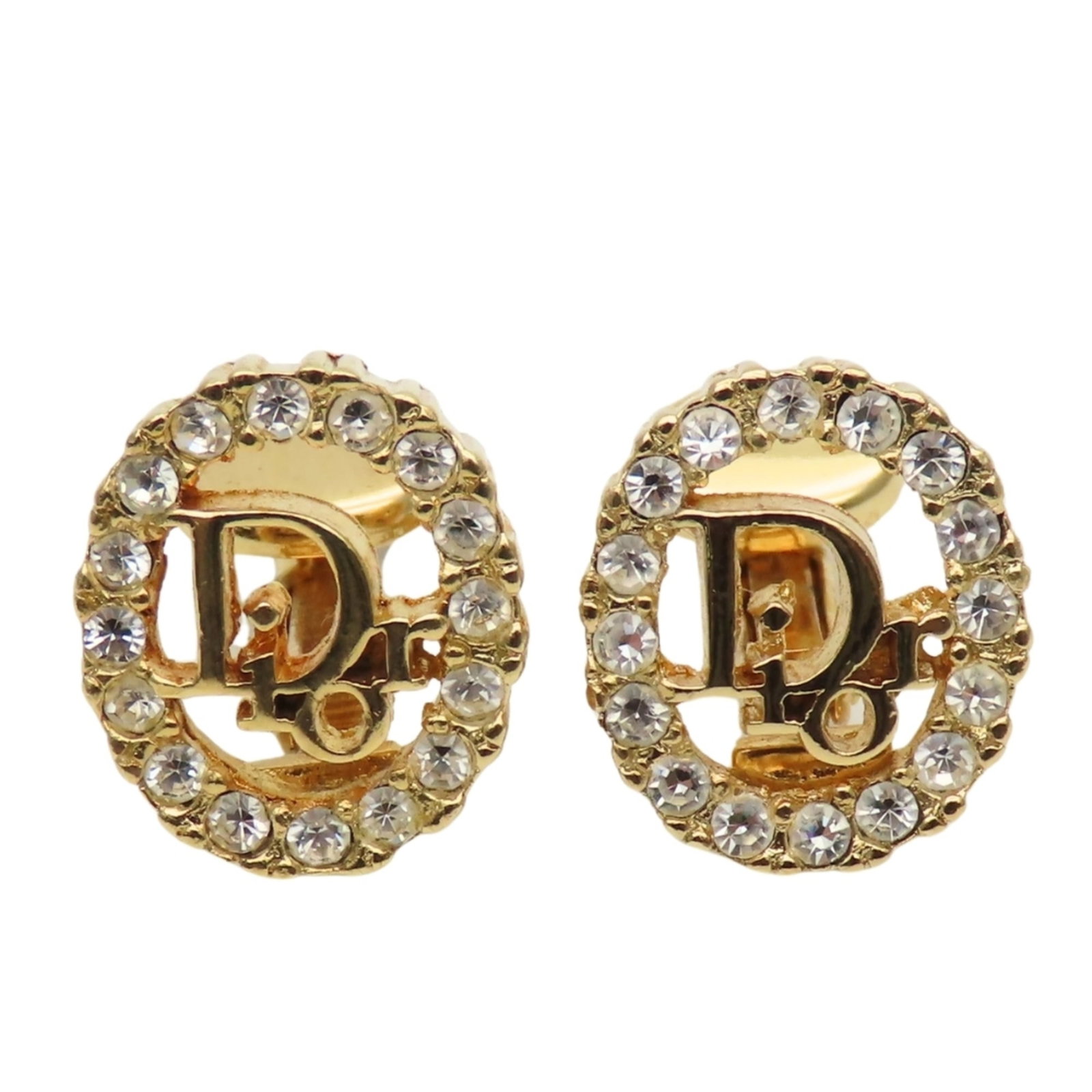 Christian Dior Clip Earrings in Metal: Christian Dior Clip Earrings in Metal Elevate your everyday look with these stunning Christian Dior clip earrings, featuring intricate metalwork and sparkling rhinestones in a timeless gold hue. With