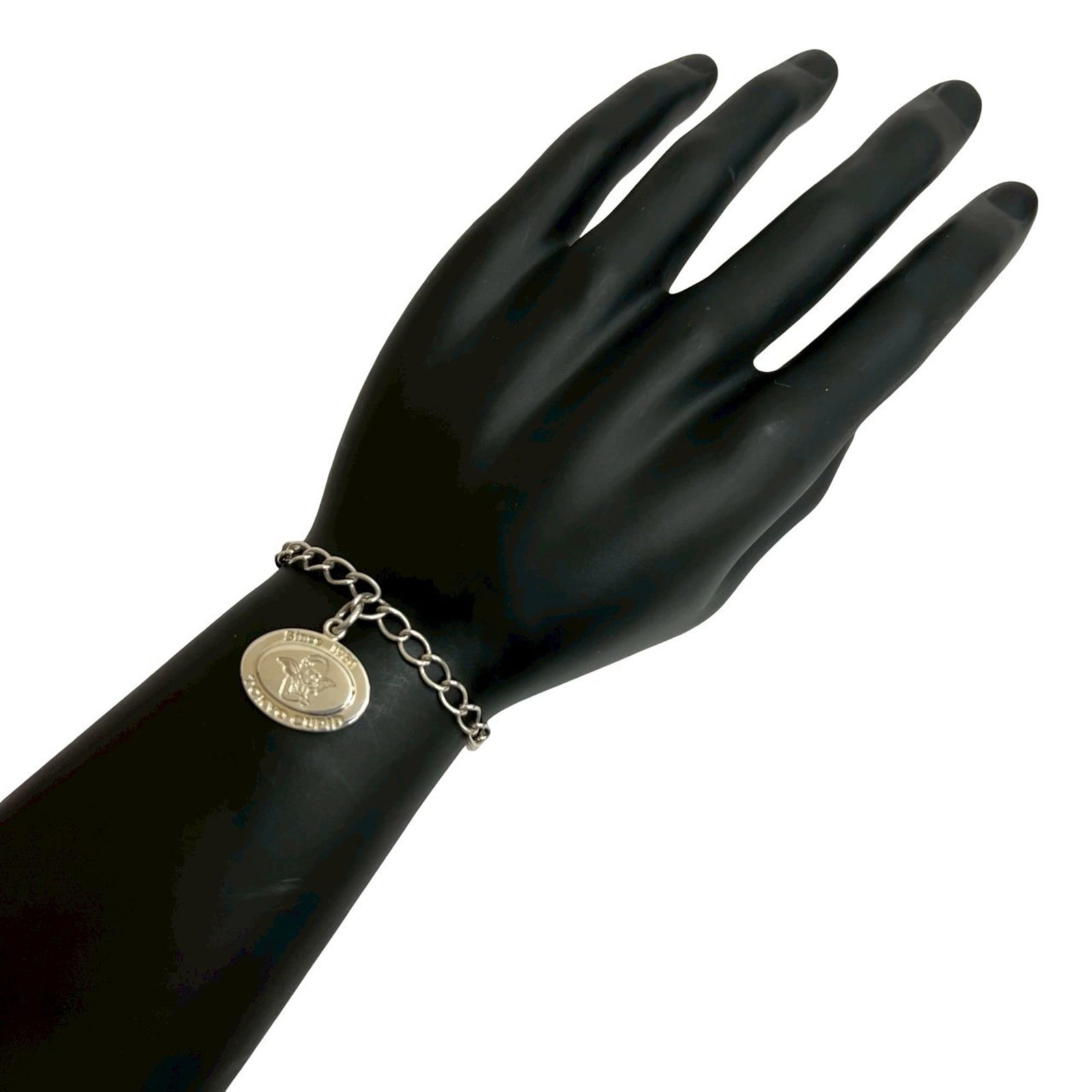 925 Tiffany Charm Bracelet Silver: 925 Tiffany Charm Bracelet Silver A timeless Tiffany charm bracelet, crafted from sterling silver 925, adds a touch of elegance to any outfit with its classic design and durable construction. With a v