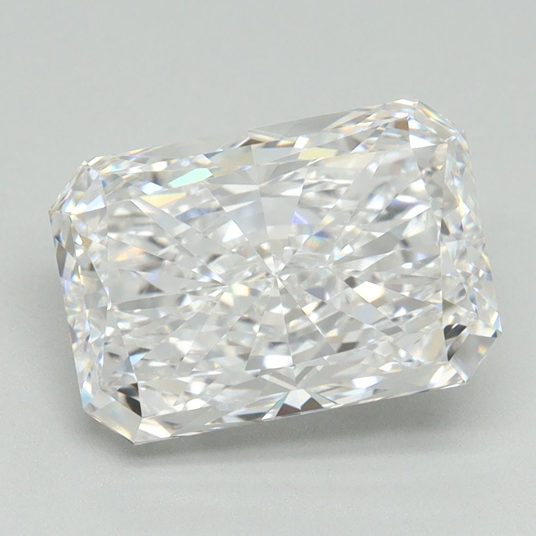 IGI Radiant 4.05ct D VVS2 Loose Lab Diamond: IGI Radiant 4.05ct D VVS2 Loose Lab Diamond Experience the exceptional brilliance of this stunning 4.05ct IGI Radiant cut lab diamond, boasting an impressive D color and VVS2 clarity for unparalleled