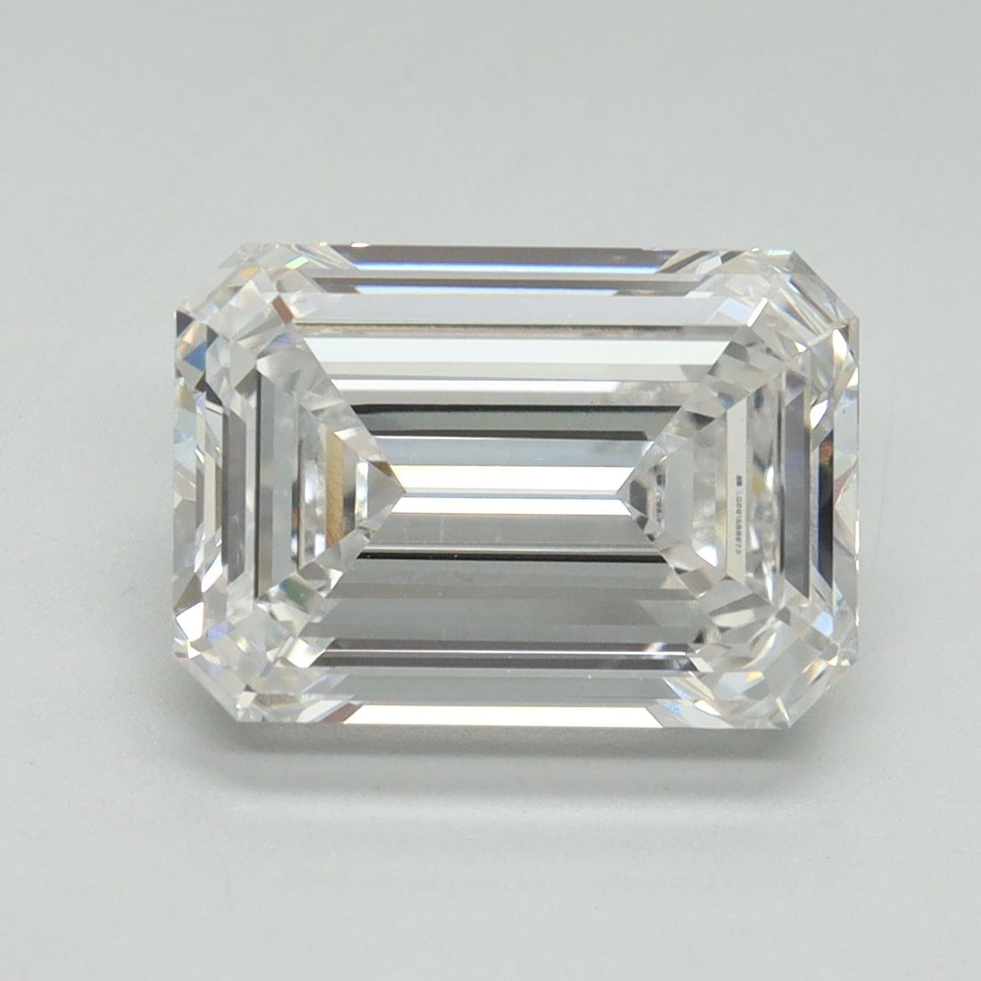 Loose Lab Diamond - IGI Emerald 4.04ct E VVS2: Loose Lab Diamond - IGI Emerald 4.04ct E VVS2 Experience the unparalleled brilliance of a lab-grown diamond, certified by the International Gemological Institute (IGI) as an Emerald 4.04ct E VVS2. Thi