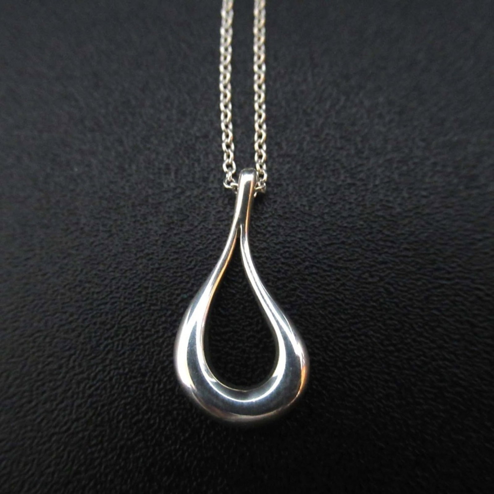 Tiffany & Co. Elsa Peretti Open Teardrop Pendant in 925 SV Silver for Women: Tiffany & Co. Elsa Peretti Open Teardrop Pendant in 925 SV Silver for Women Elevate your style with the iconic Tiffany & Co. Elsa Peretti Open Teardrop Pendant, crafted from sterling silver (925 SV) a