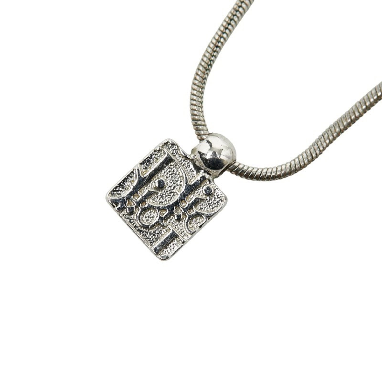 Women Christian Dior Silver Metal Trotter Rhinestone Necklace for: Women Christian Dior Silver Metal Trotter Rhinestone Necklace for Elevate your style with this stunning Christian Dior silver metal necklace, adorned with intricate rhinestone details that add a touch