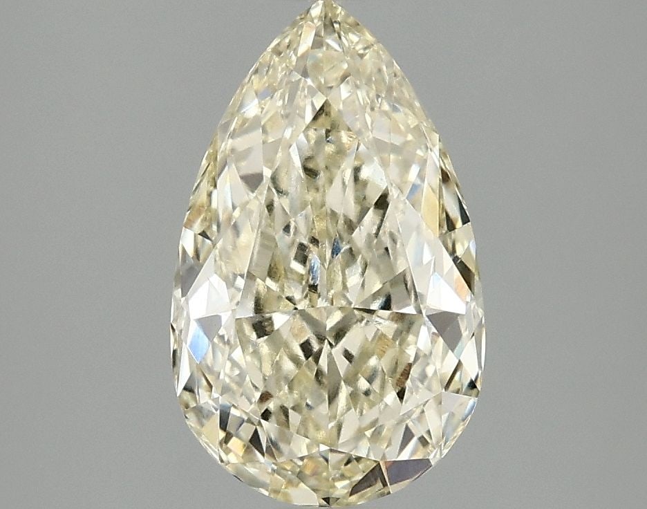 Loose Lab Diamond - IGI Pear 2.06ct Fancy Yellow VVS2: Loose Lab Diamond - IGI Pear 2.06ct Fancy Yellow VVS2 A rare and radiant gem, this 2.06ct Fancy Yellow Lab Diamond boasts an exceptional VVS2 clarity and EX polish, giving it a dazzling brilliance