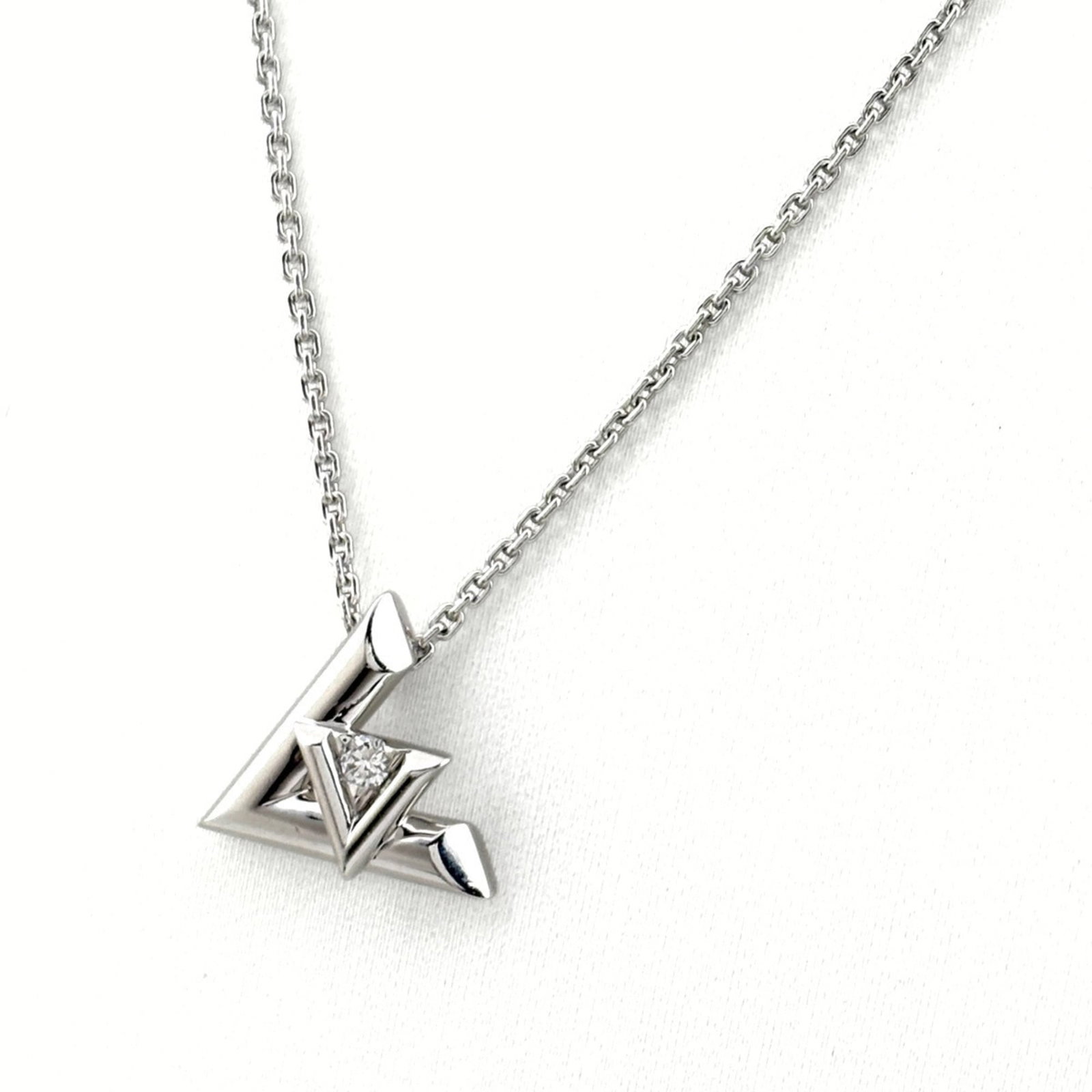 Louis Vuitton Volt One Necklace - 750 White Gold WG Pendant with 1 Diamond for Women: Louis Vuitton Volt One Necklace - 750 White Gold WG Pendant with 1 Diamond for Women Elevate your style with the iconic Louis Vuitton Volt One Necklace, boasting a stunning 18K white gold pendant ador